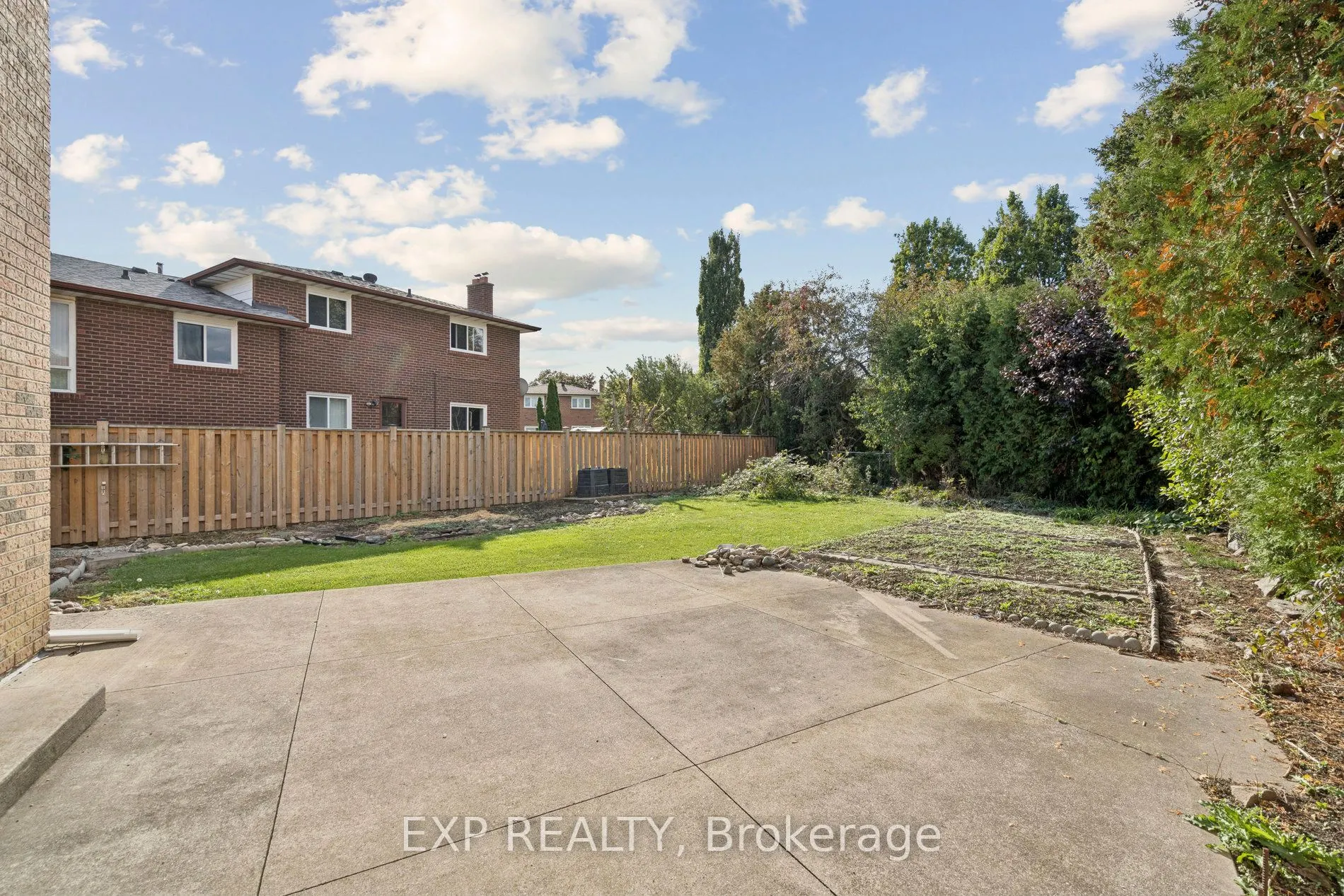 1596 Corkstone Glade