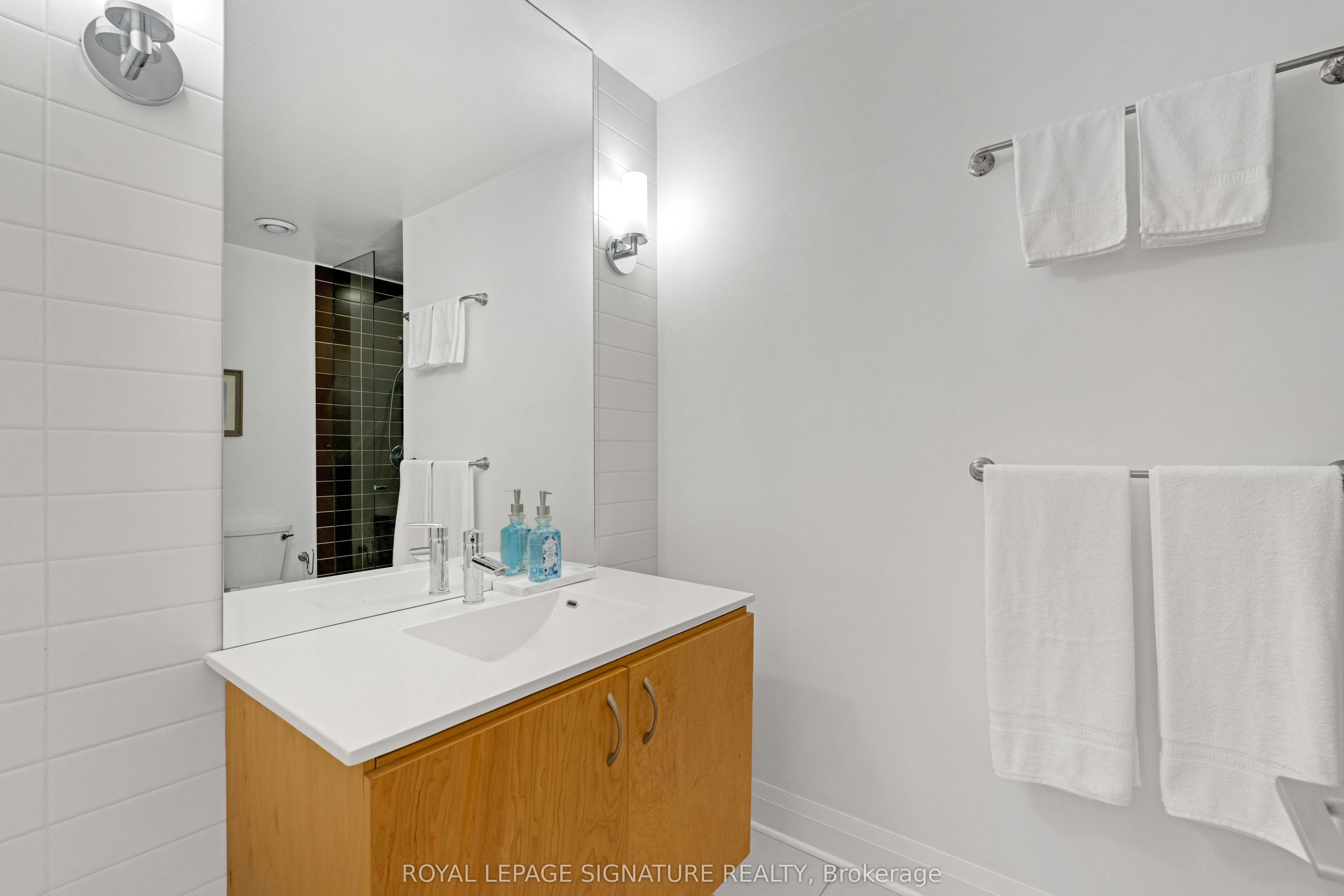 1 Hurontario Street, #203