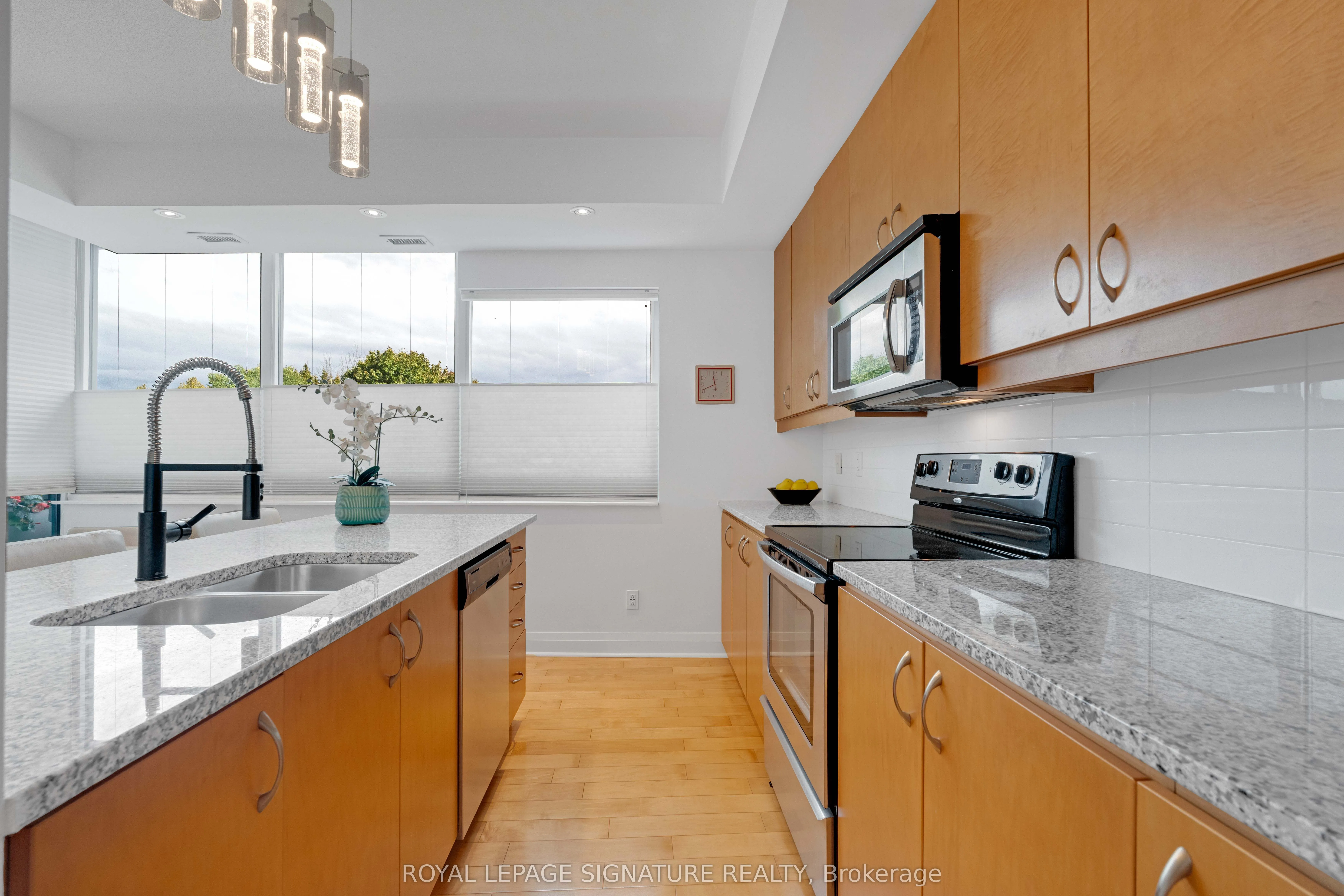 1 Hurontario Street, #203