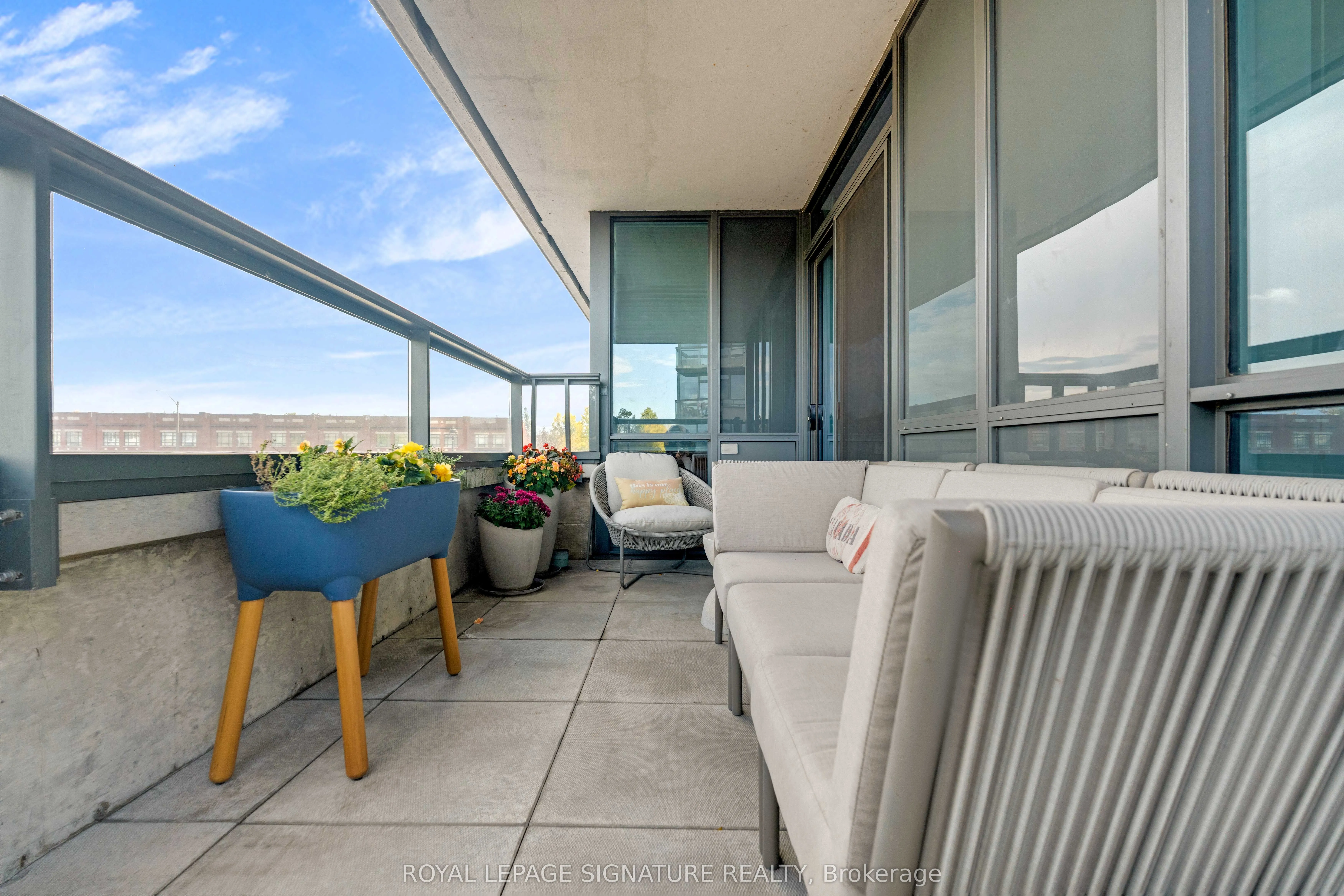 1 Hurontario Street, #203