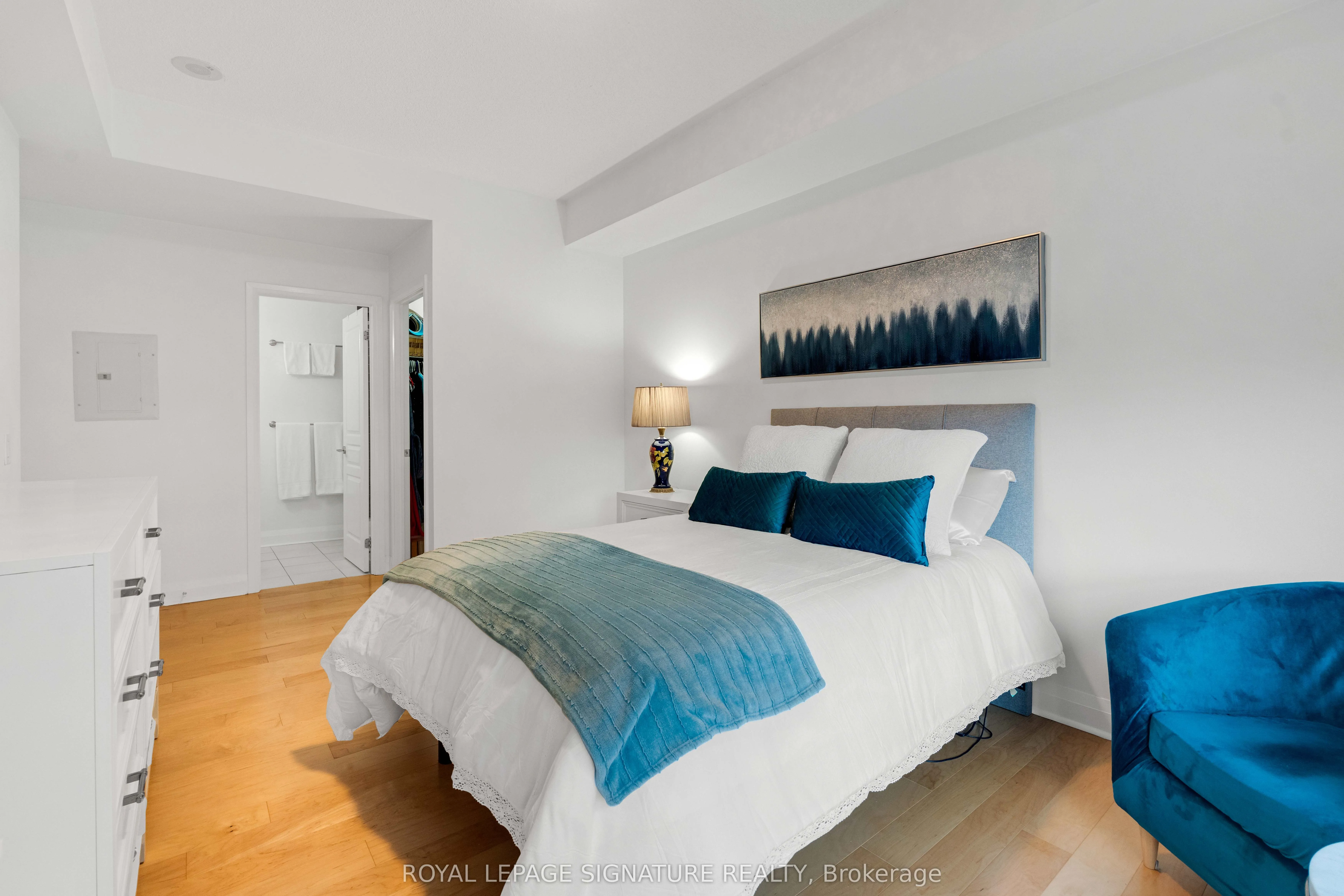 1 Hurontario Street, #203