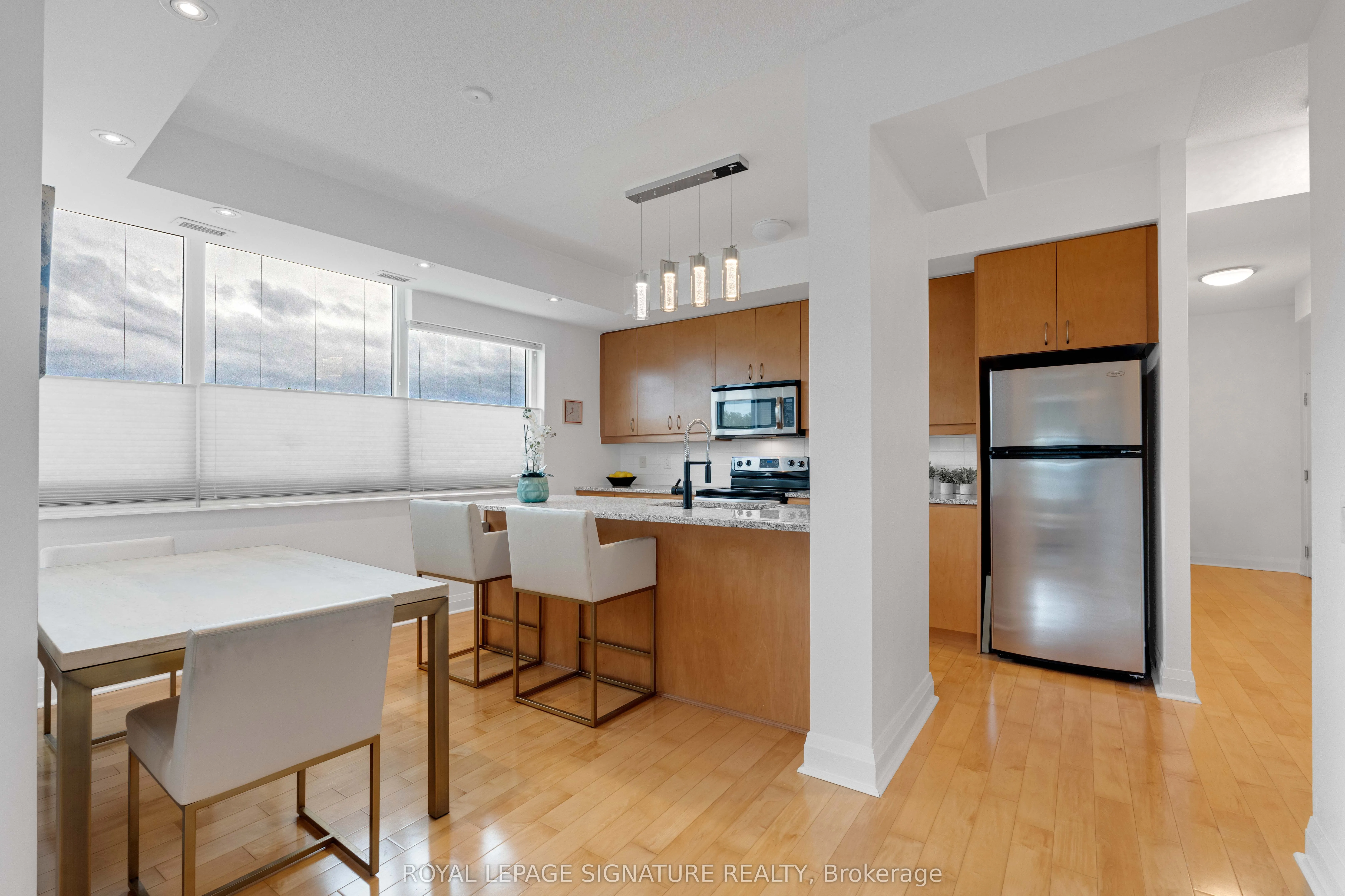 1 Hurontario Street, #203