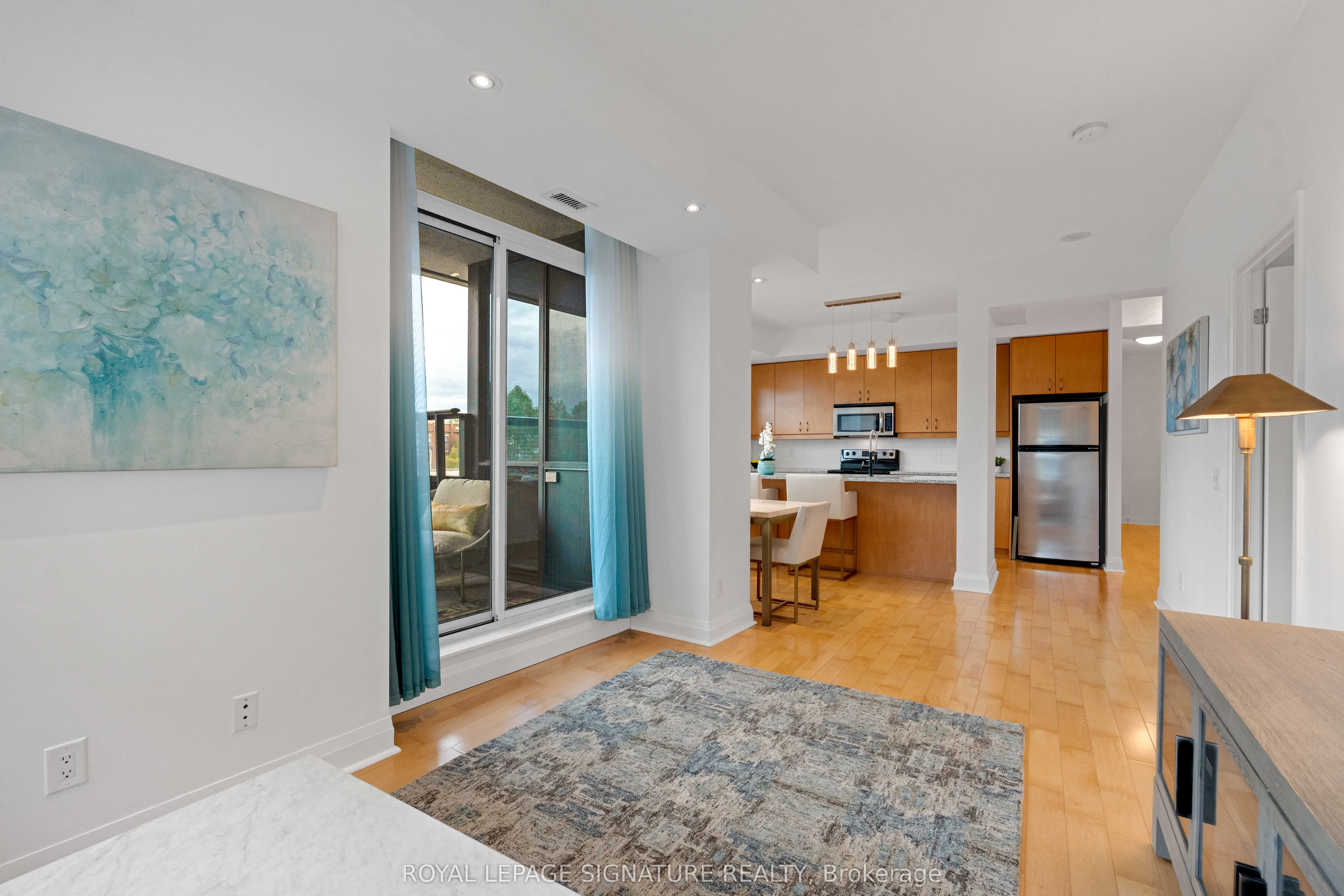 1 Hurontario Street, #203