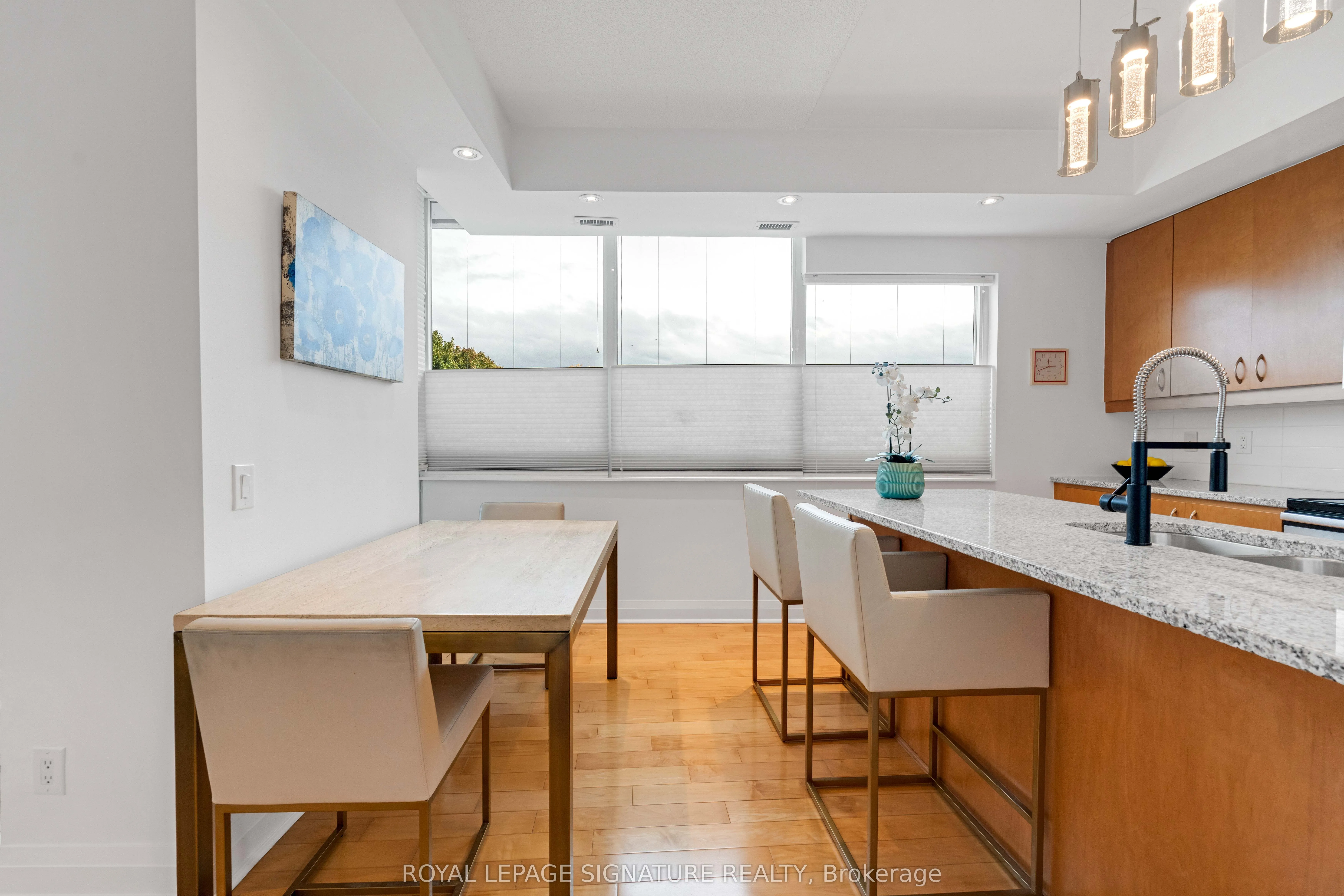 1 Hurontario Street, #203