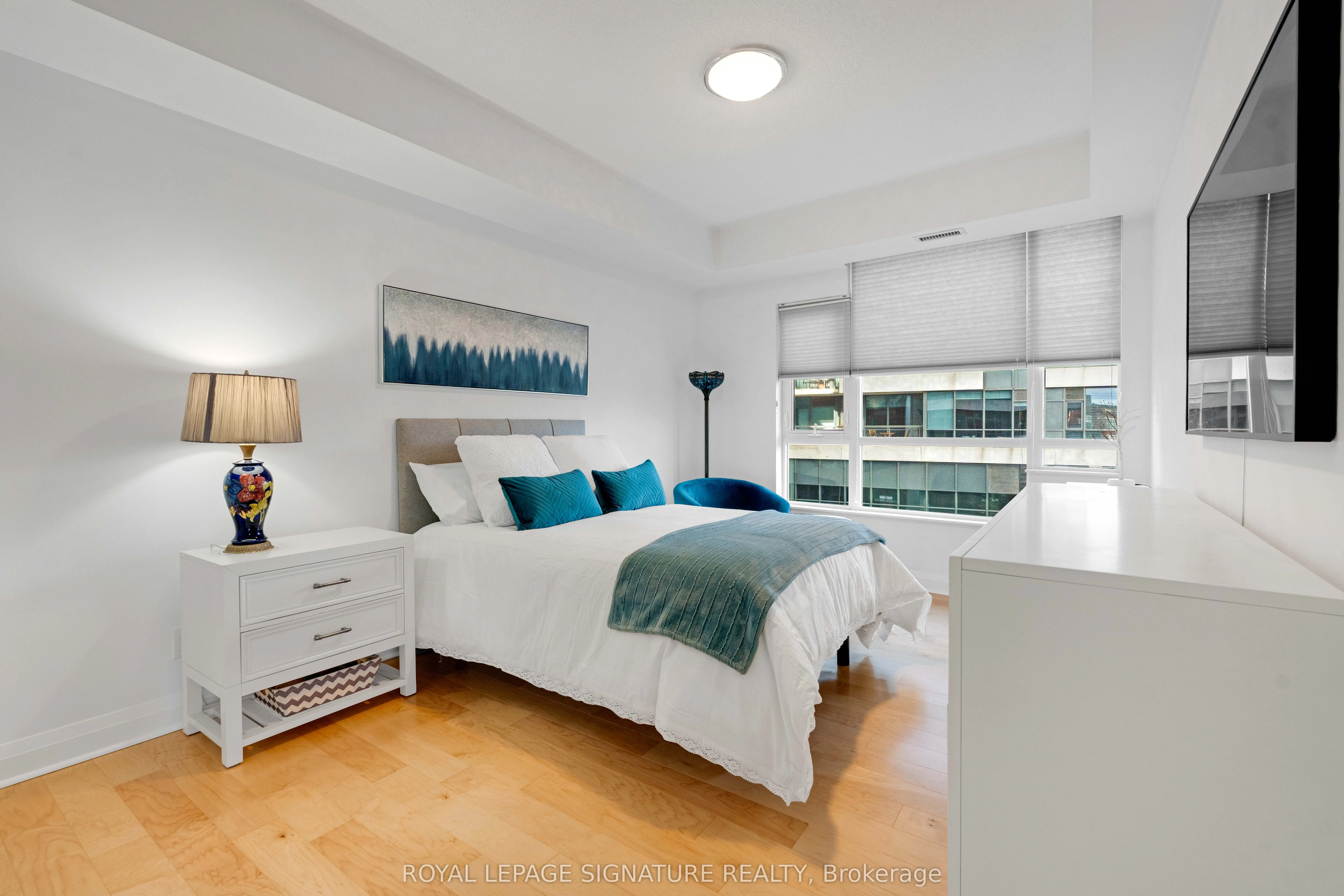 1 Hurontario Street, #203