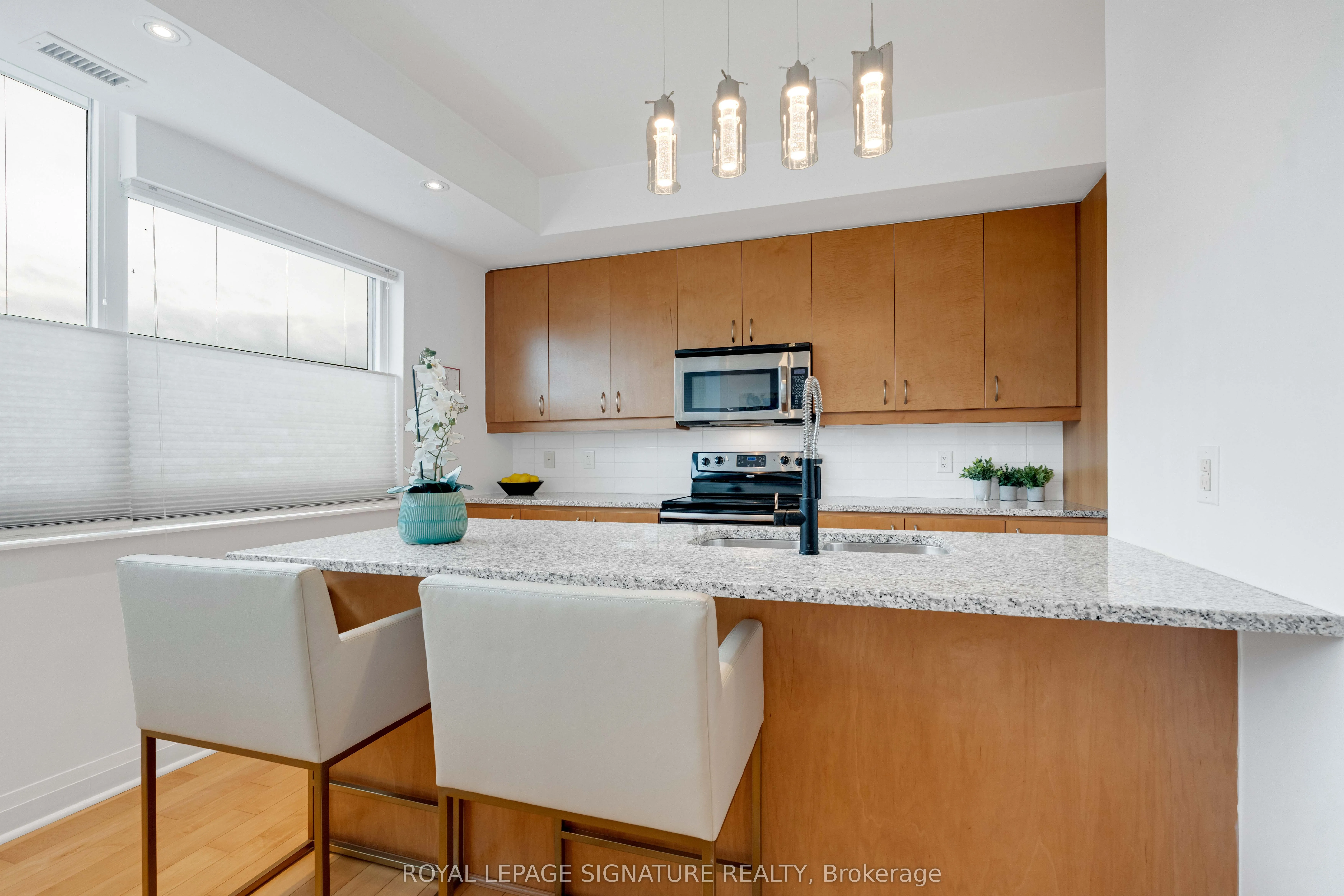 1 Hurontario Street, #203