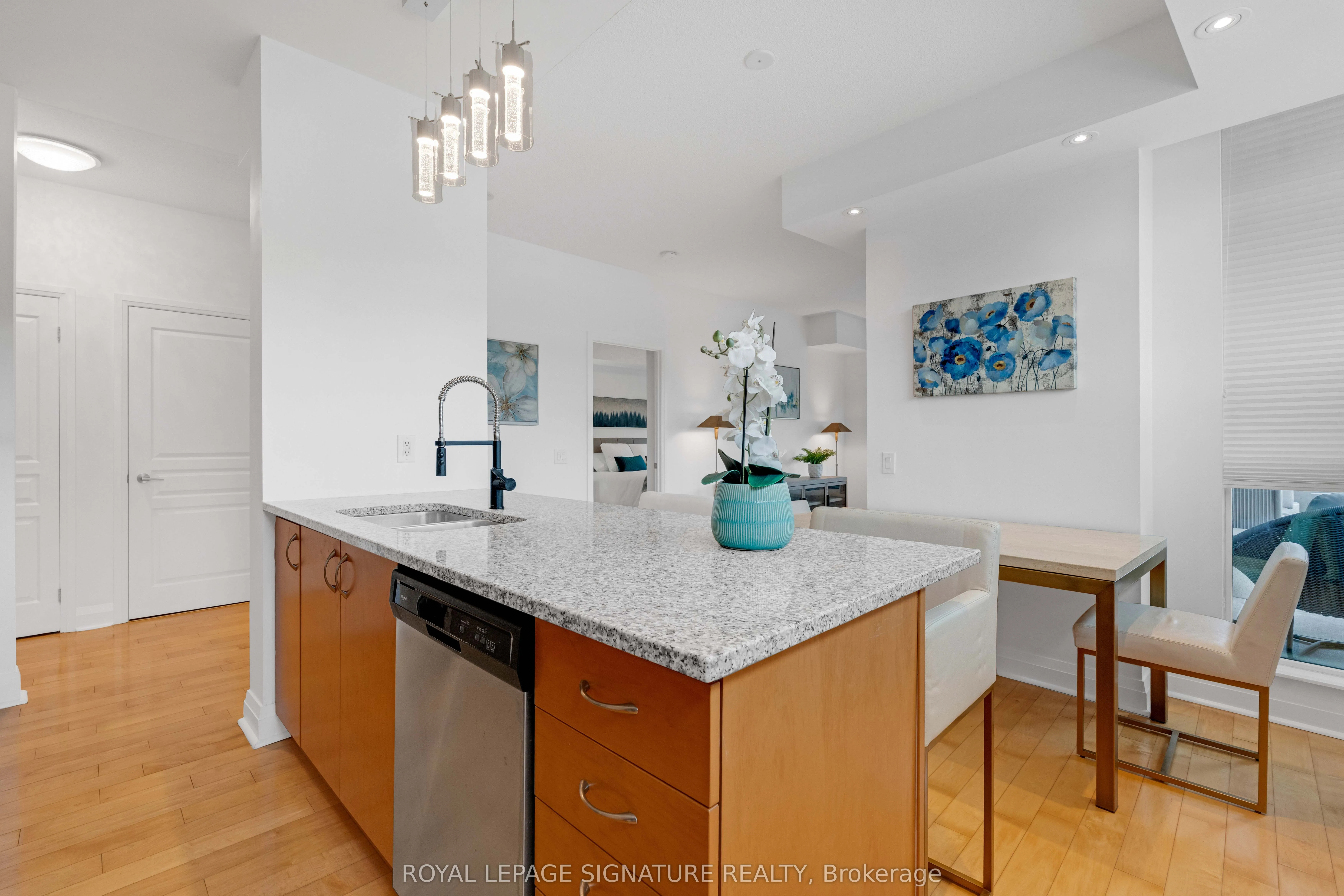 1 Hurontario Street, #203