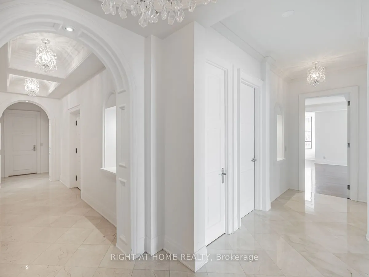 2095 Lake Shore Boulevard W, #LPH19