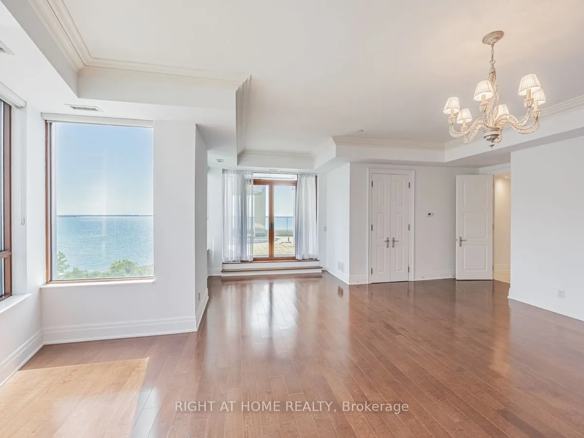 2095 Lake Shore Boulevard W, #LPH19