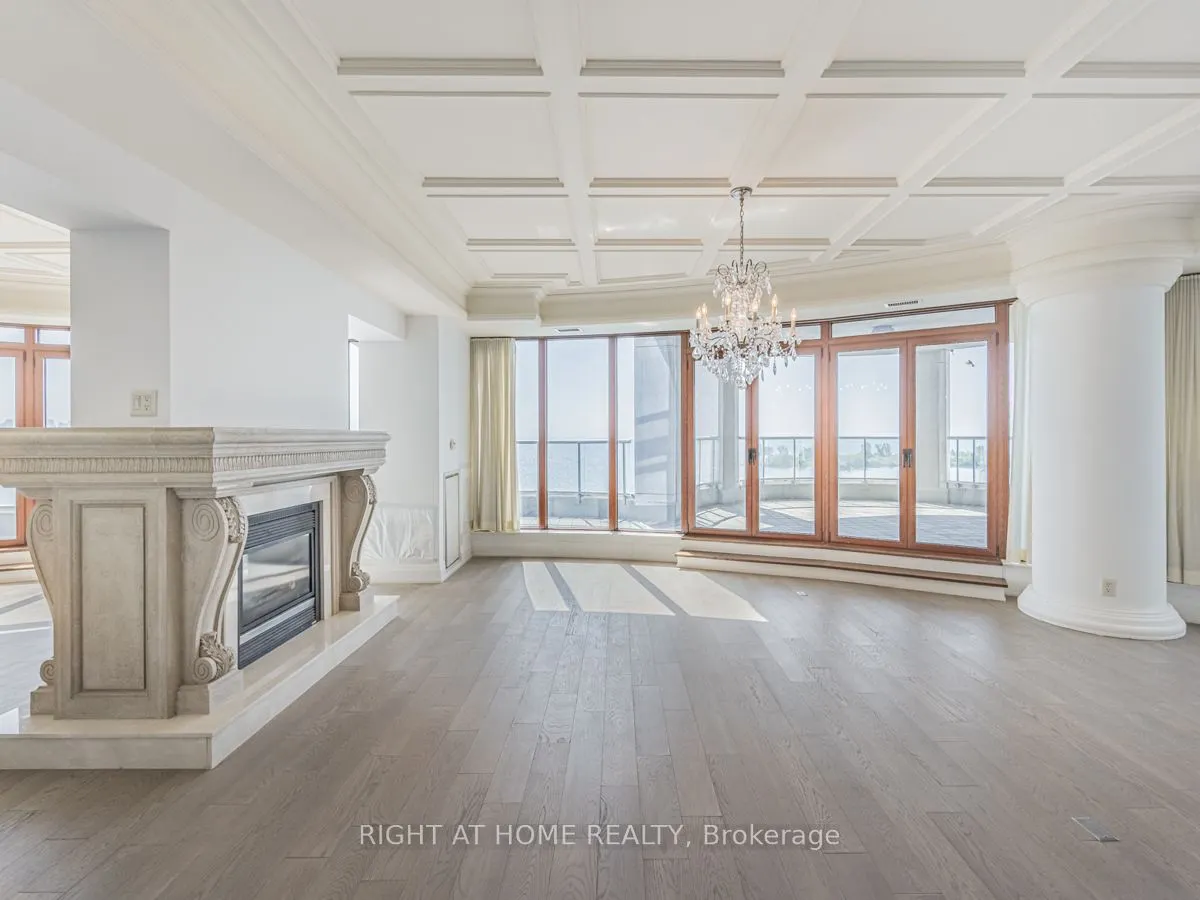 2095 Lake Shore Boulevard W, #LPH19