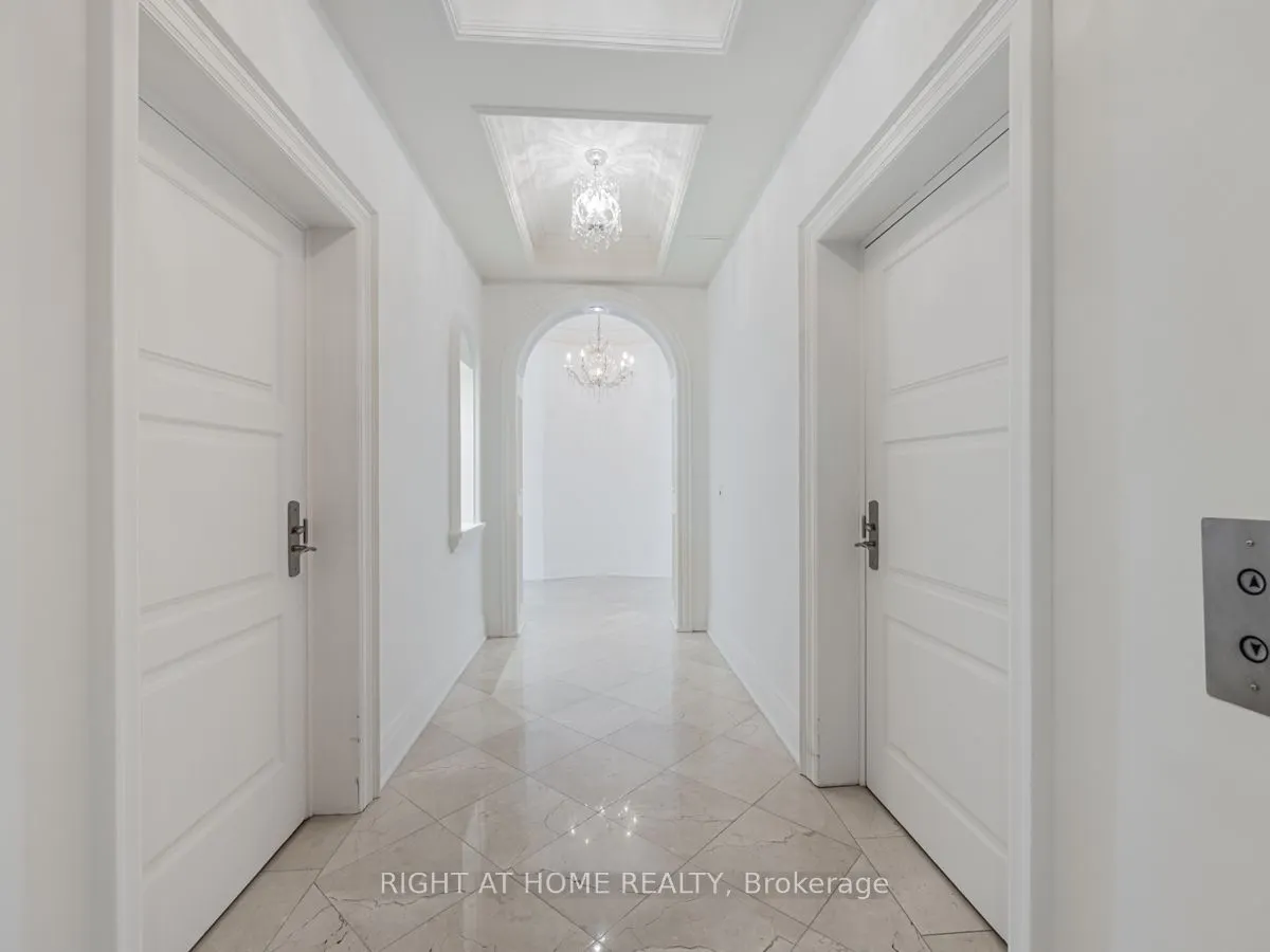 2095 Lake Shore Boulevard W, #LPH19