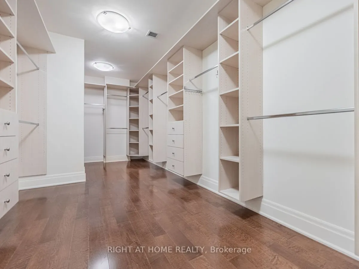 2095 Lake Shore Boulevard W, #LPH19