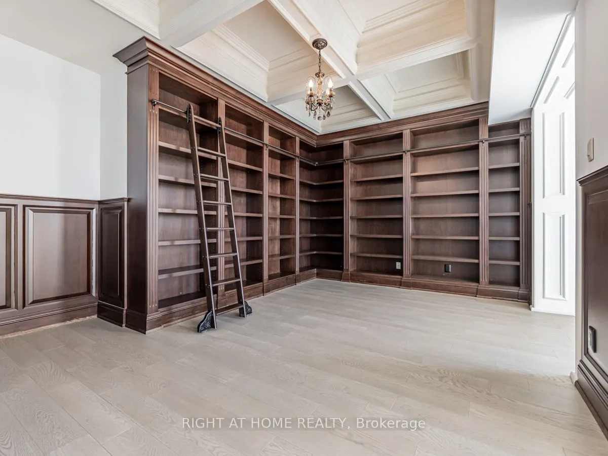 2095 Lake Shore Boulevard W, #LPH19