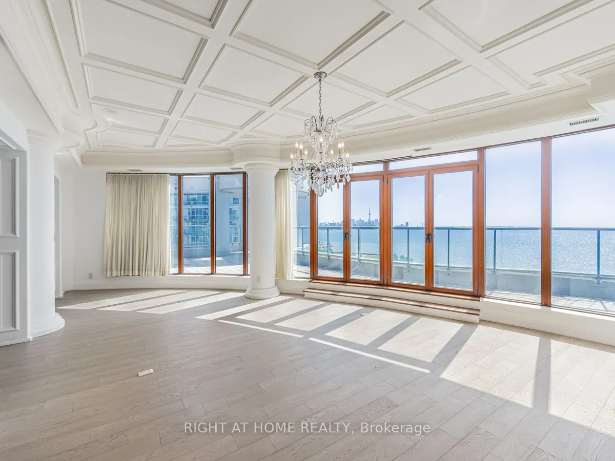 2095 Lake Shore Boulevard W, #LPH19