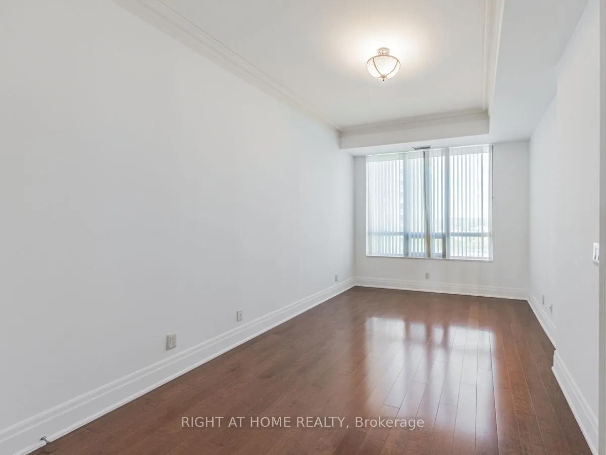 2095 Lake Shore Boulevard W, #LPH19