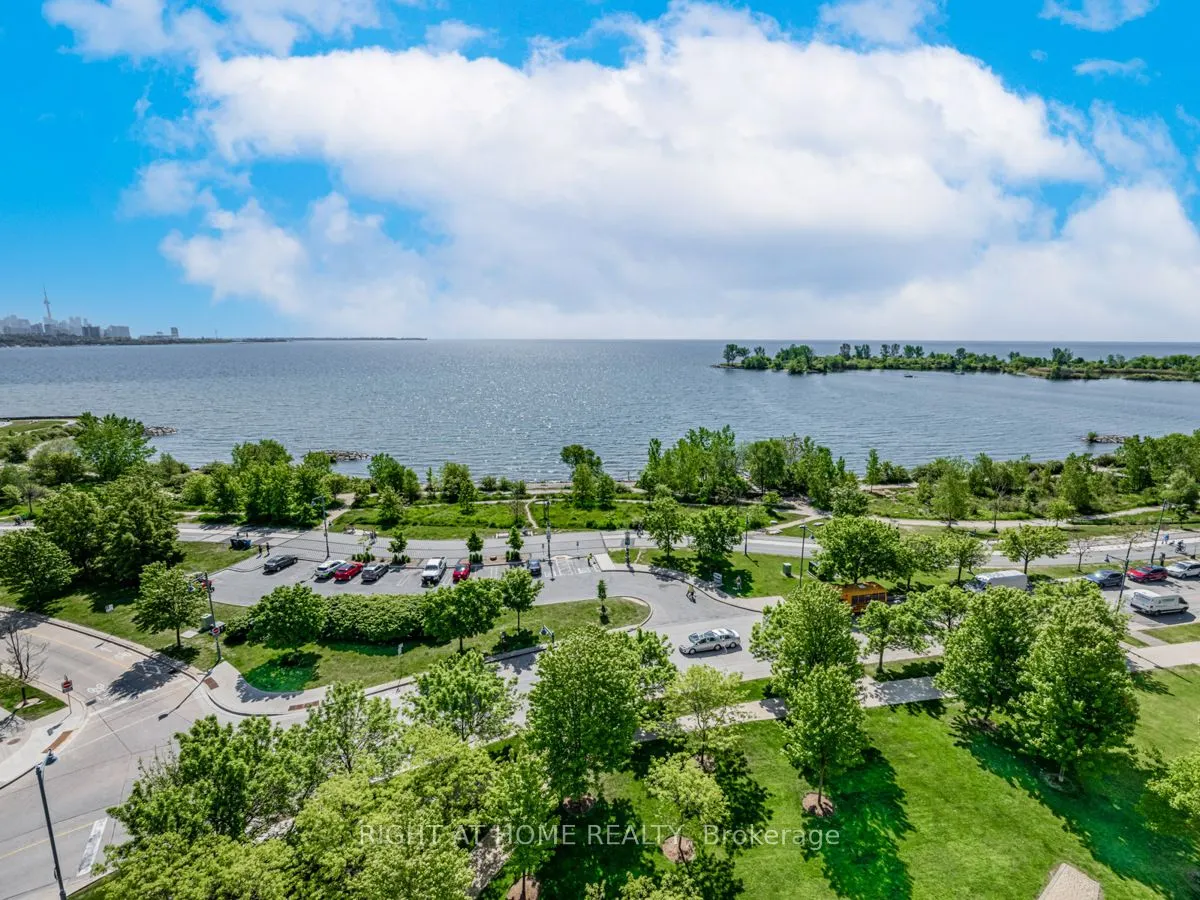2095 Lake Shore Boulevard W, #LPH19