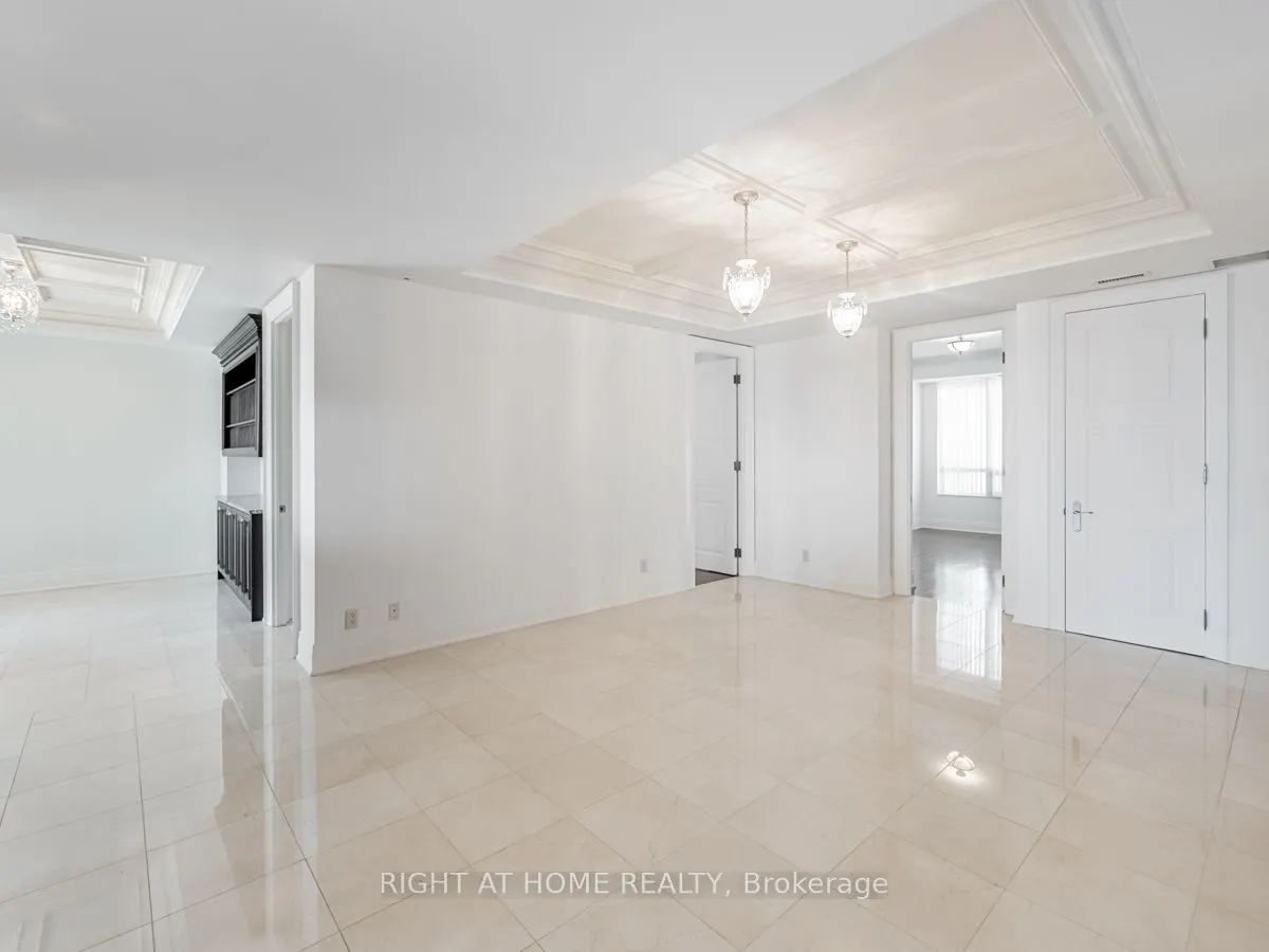 2095 Lake Shore Boulevard W, #LPH19