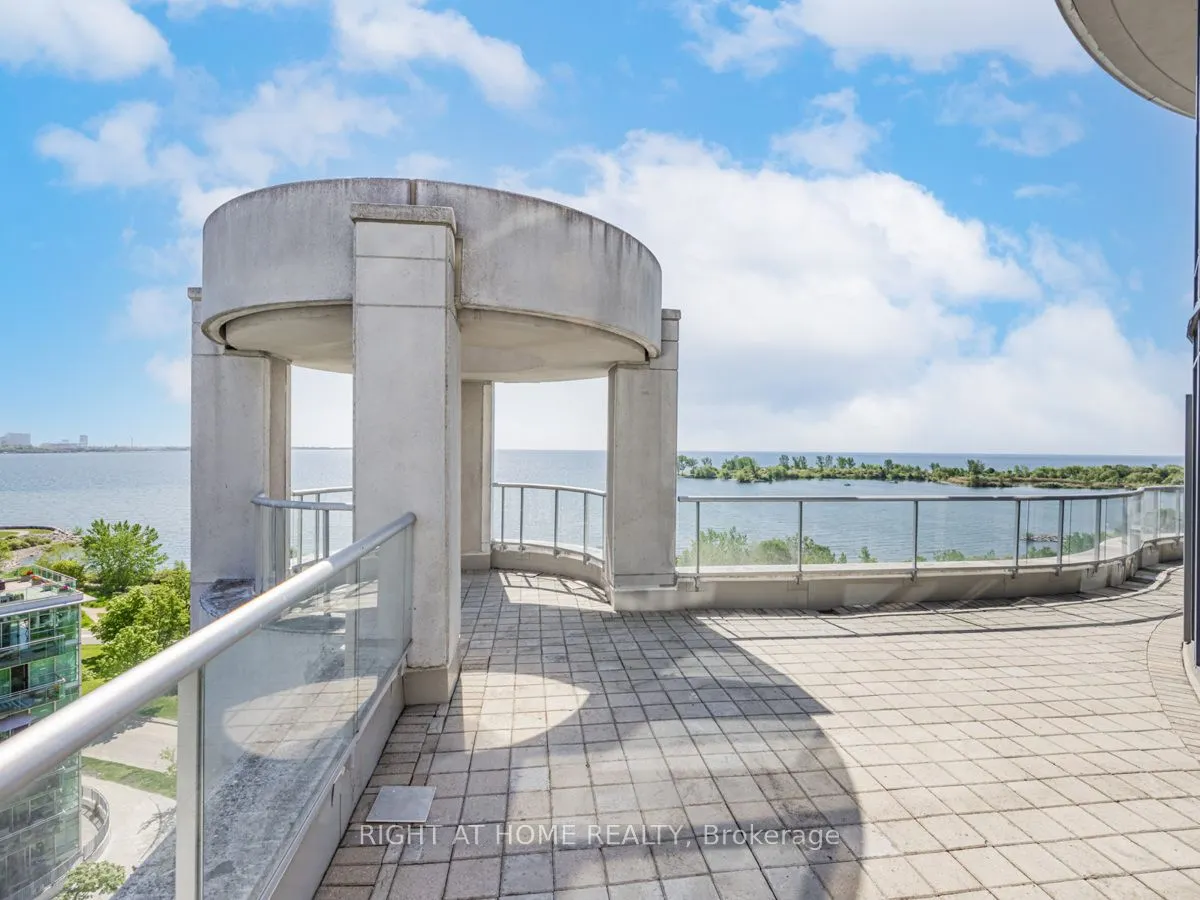 2095 Lake Shore Boulevard W, #LPH19