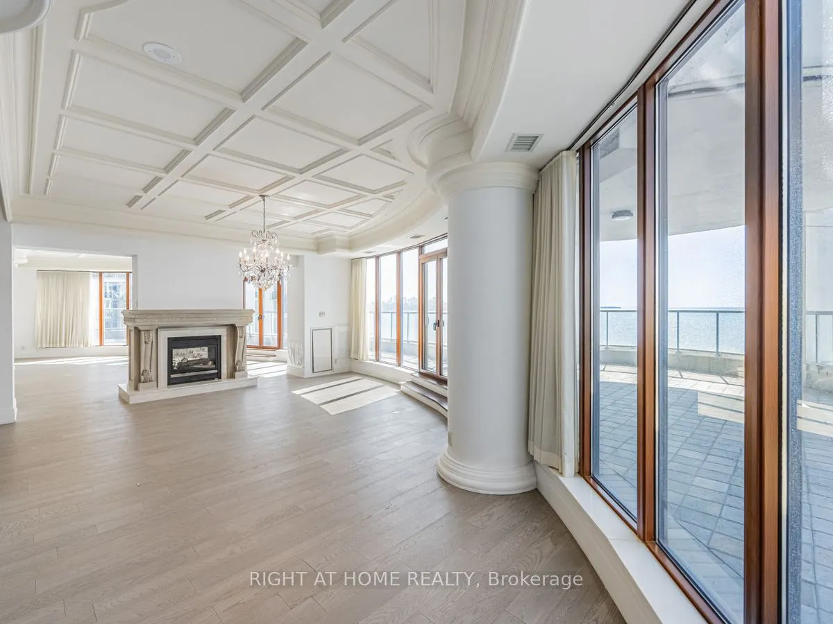 2095 Lake Shore Boulevard W, #LPH19