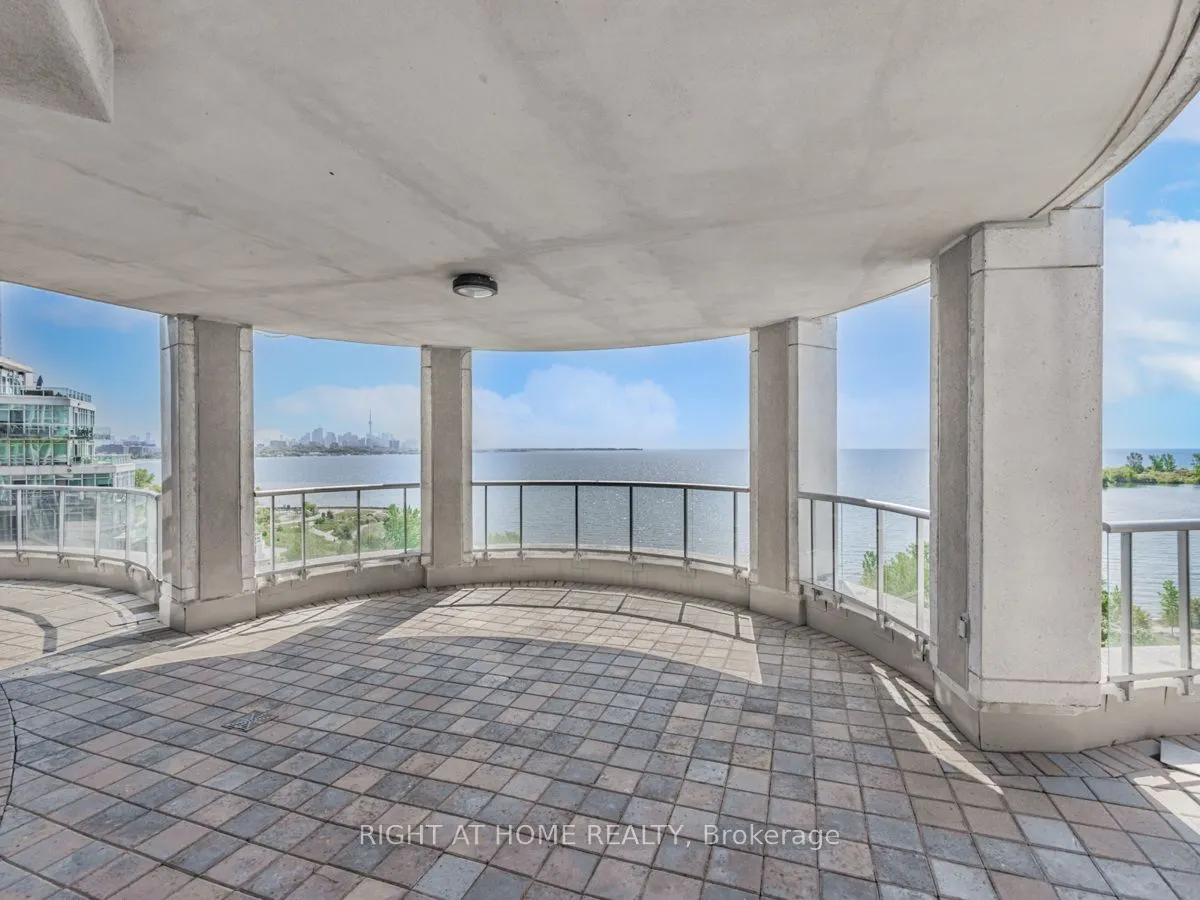 2095 Lake Shore Boulevard W, #LPH19