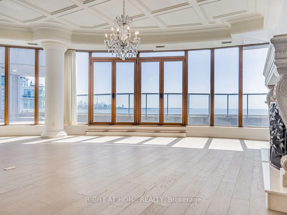2095 Lake Shore Boulevard W, #LPH19
