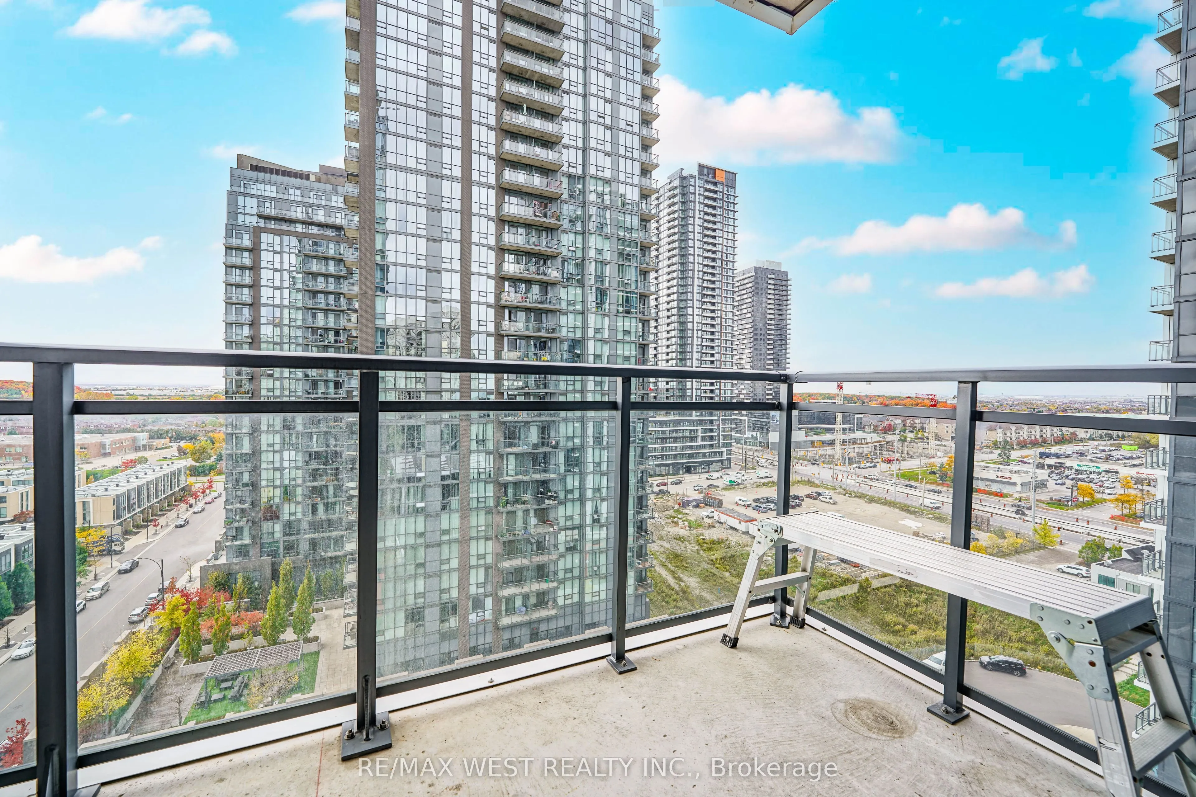 75 Eglinton Avenue W, #1209