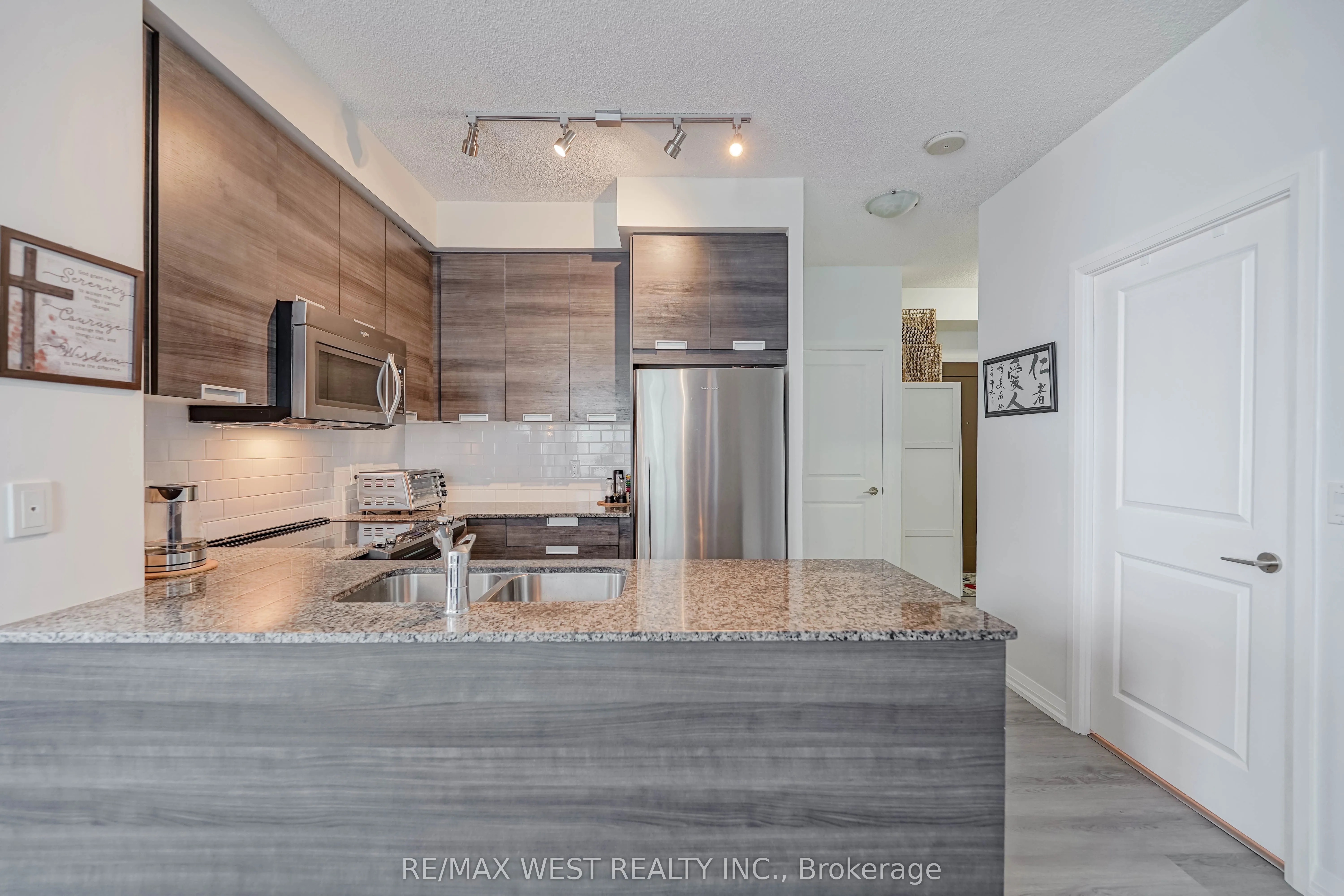 75 Eglinton Avenue W, #1209