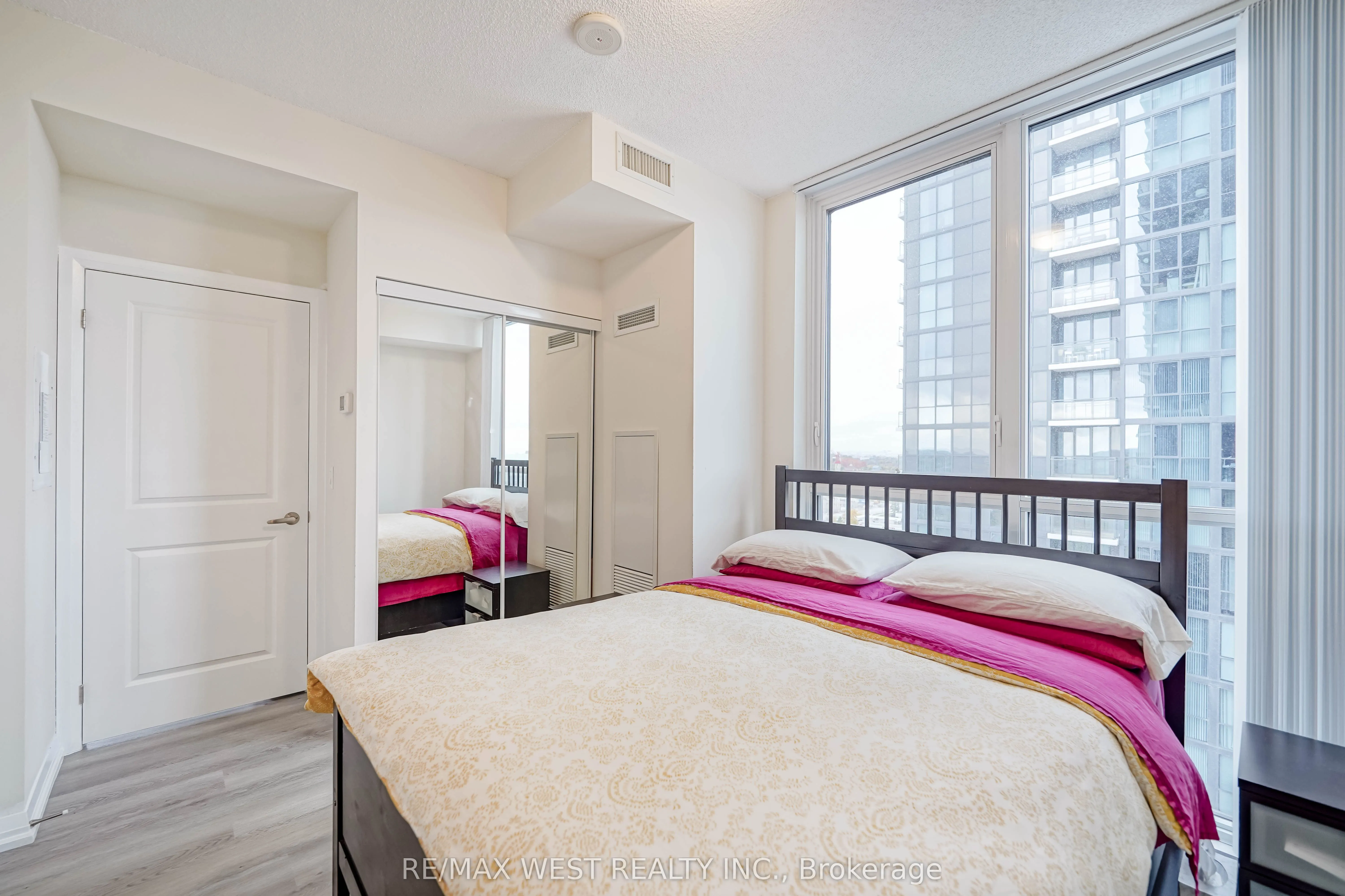 75 Eglinton Avenue W, #1209