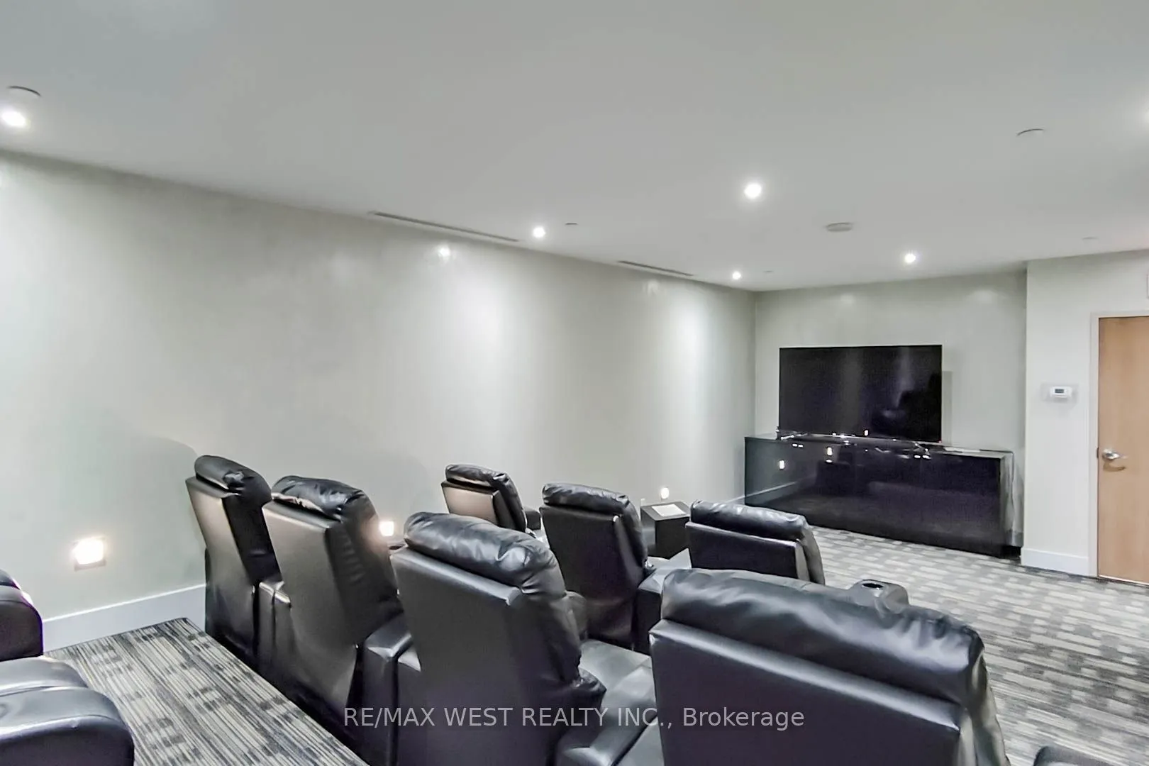 75 Eglinton Avenue W, #1209