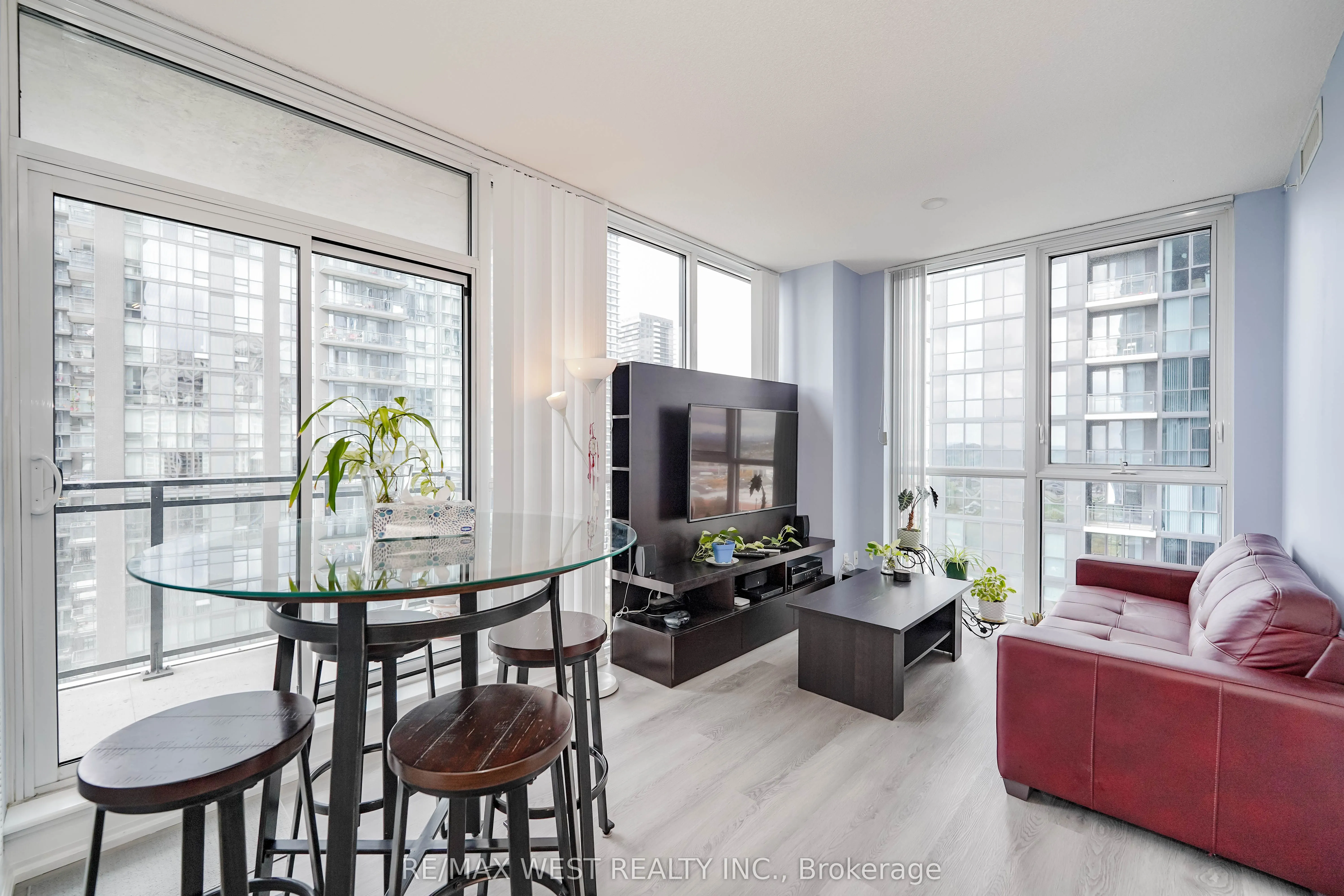75 Eglinton Avenue W, #1209