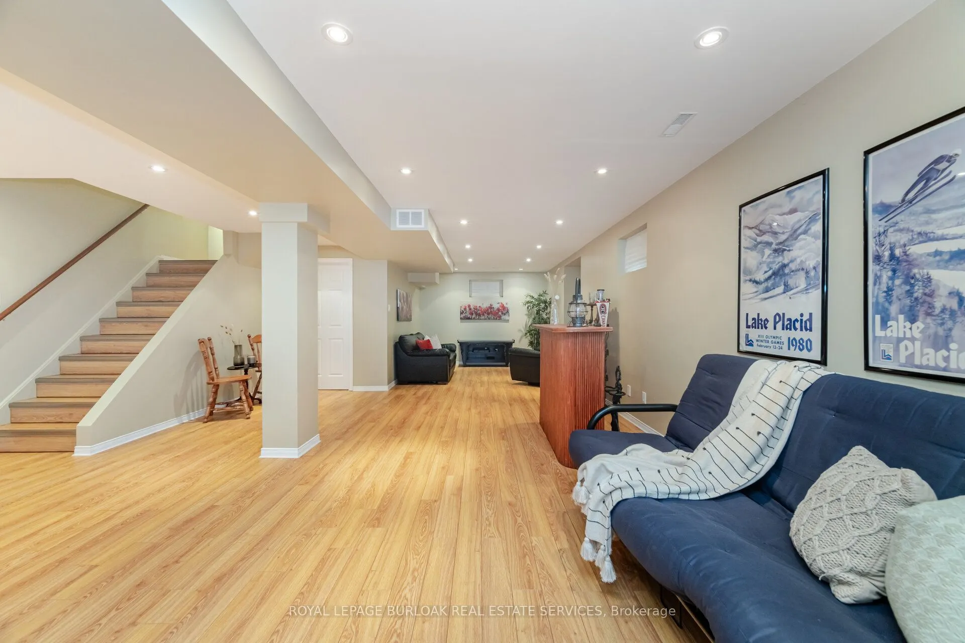 1040 Manchester Crescent