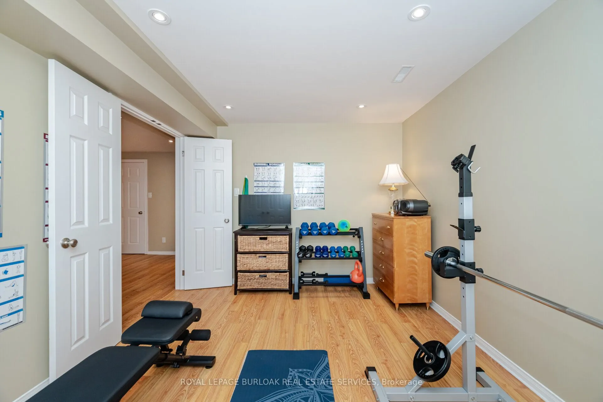 1040 Manchester Crescent