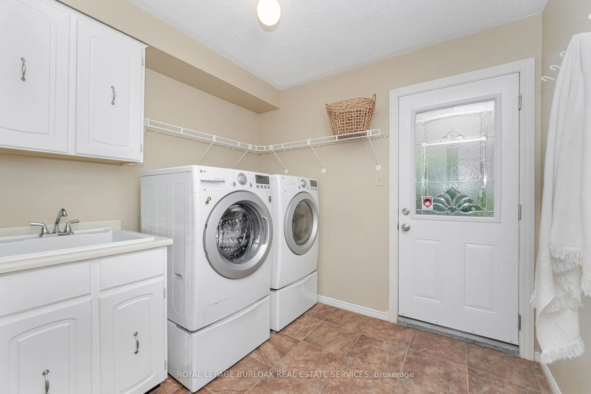 1040 Manchester Crescent