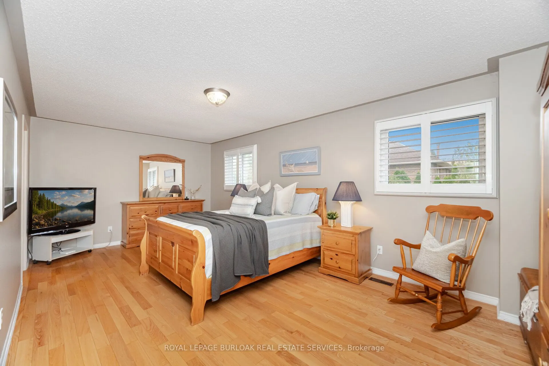 1040 Manchester Crescent