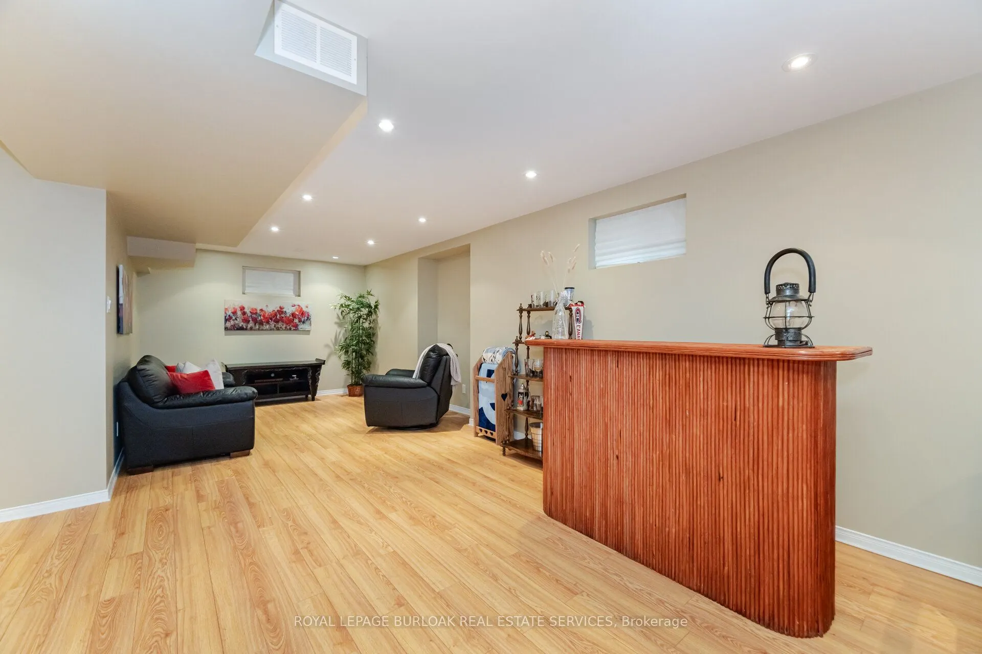 1040 Manchester Crescent