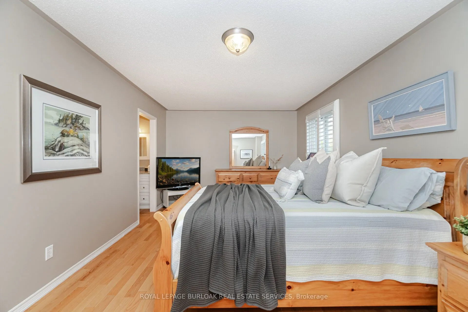 1040 Manchester Crescent