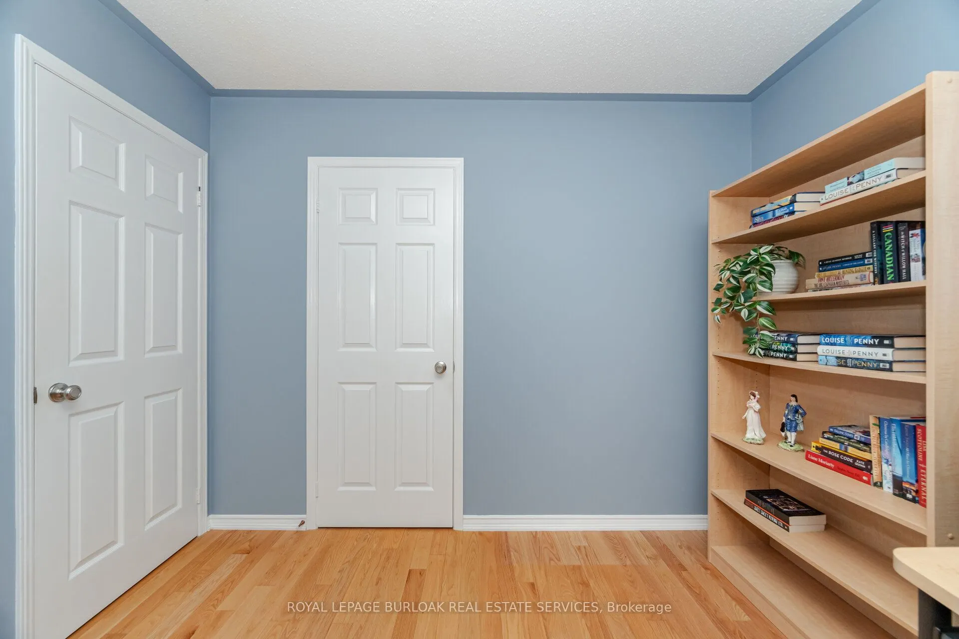 1040 Manchester Crescent