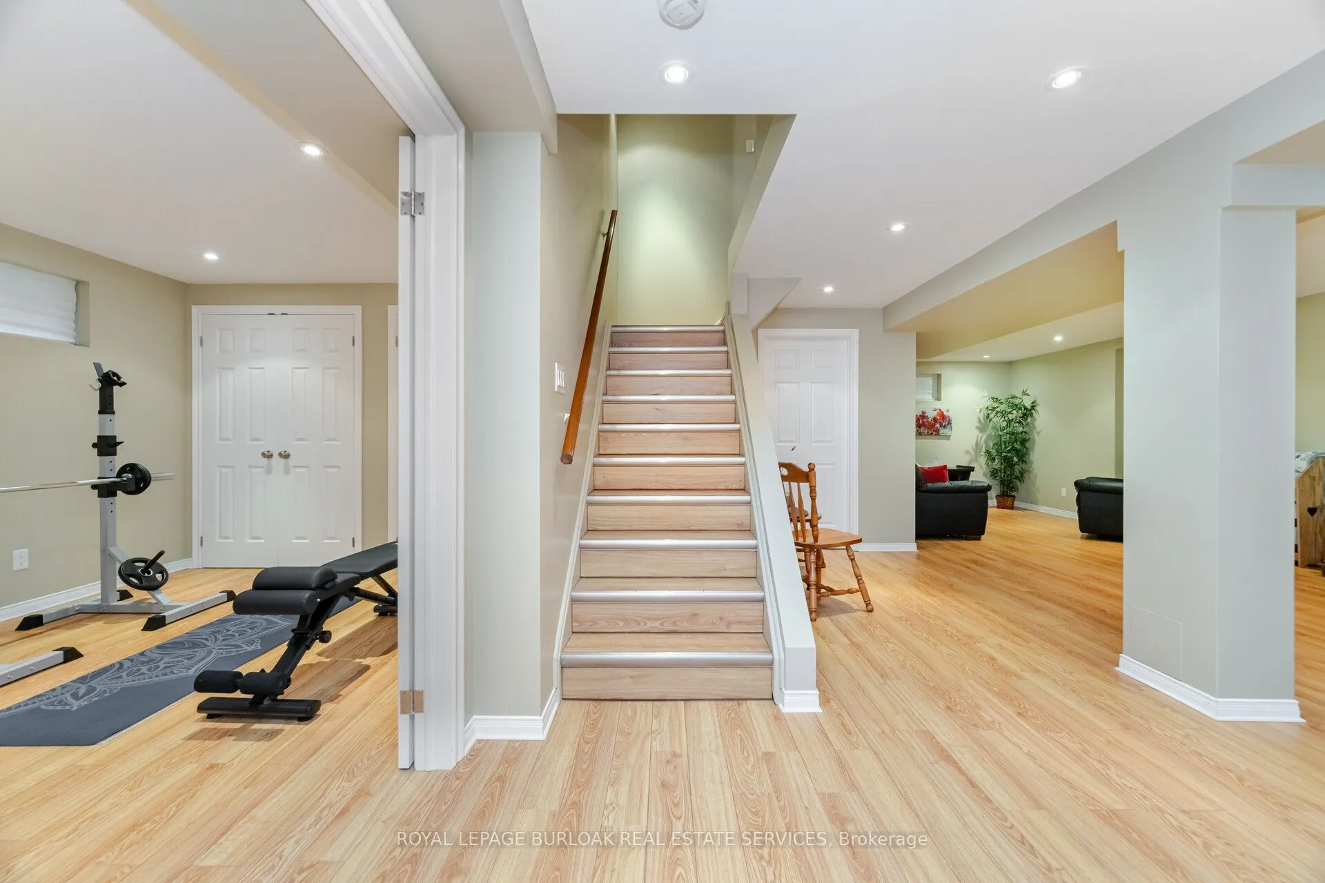 1040 Manchester Crescent