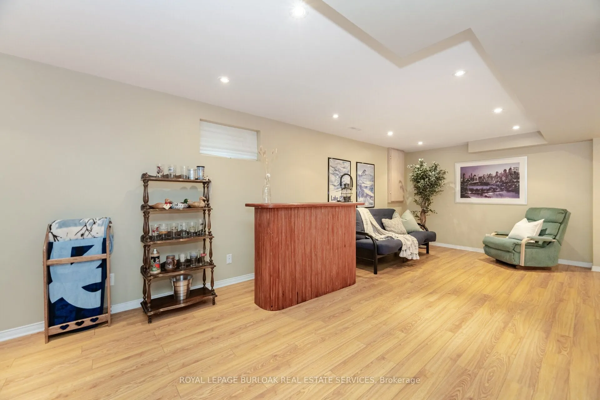 1040 Manchester Crescent