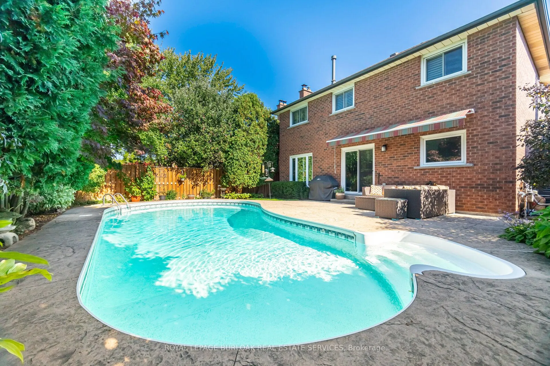 1040 Manchester Crescent