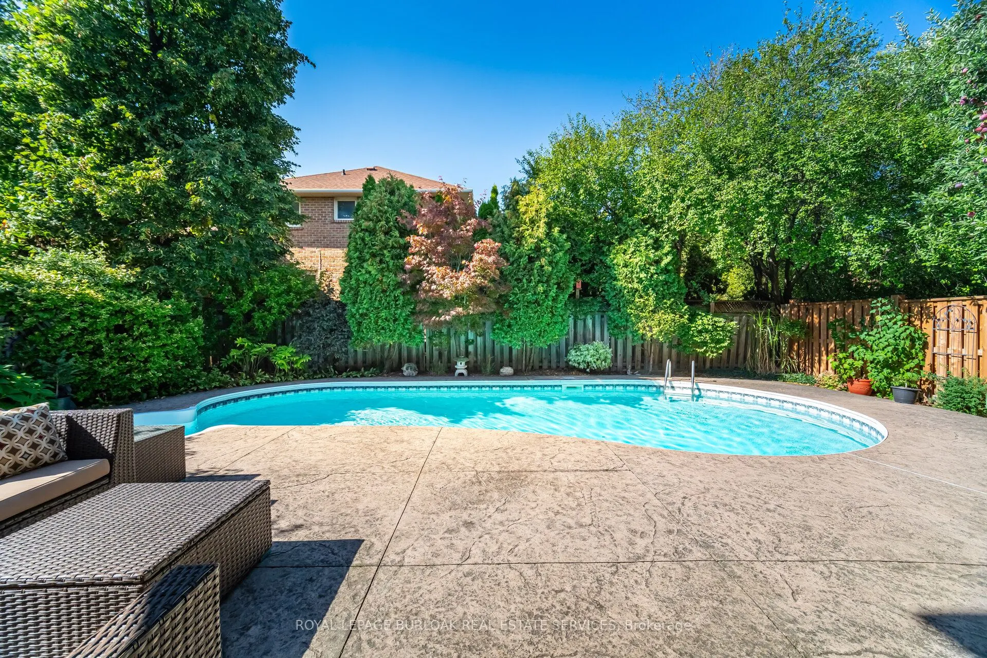 1040 Manchester Crescent