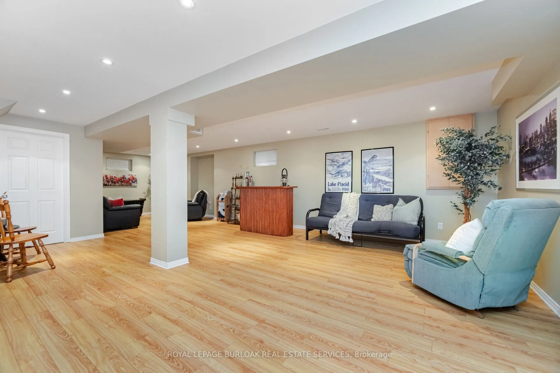 1040 Manchester Crescent