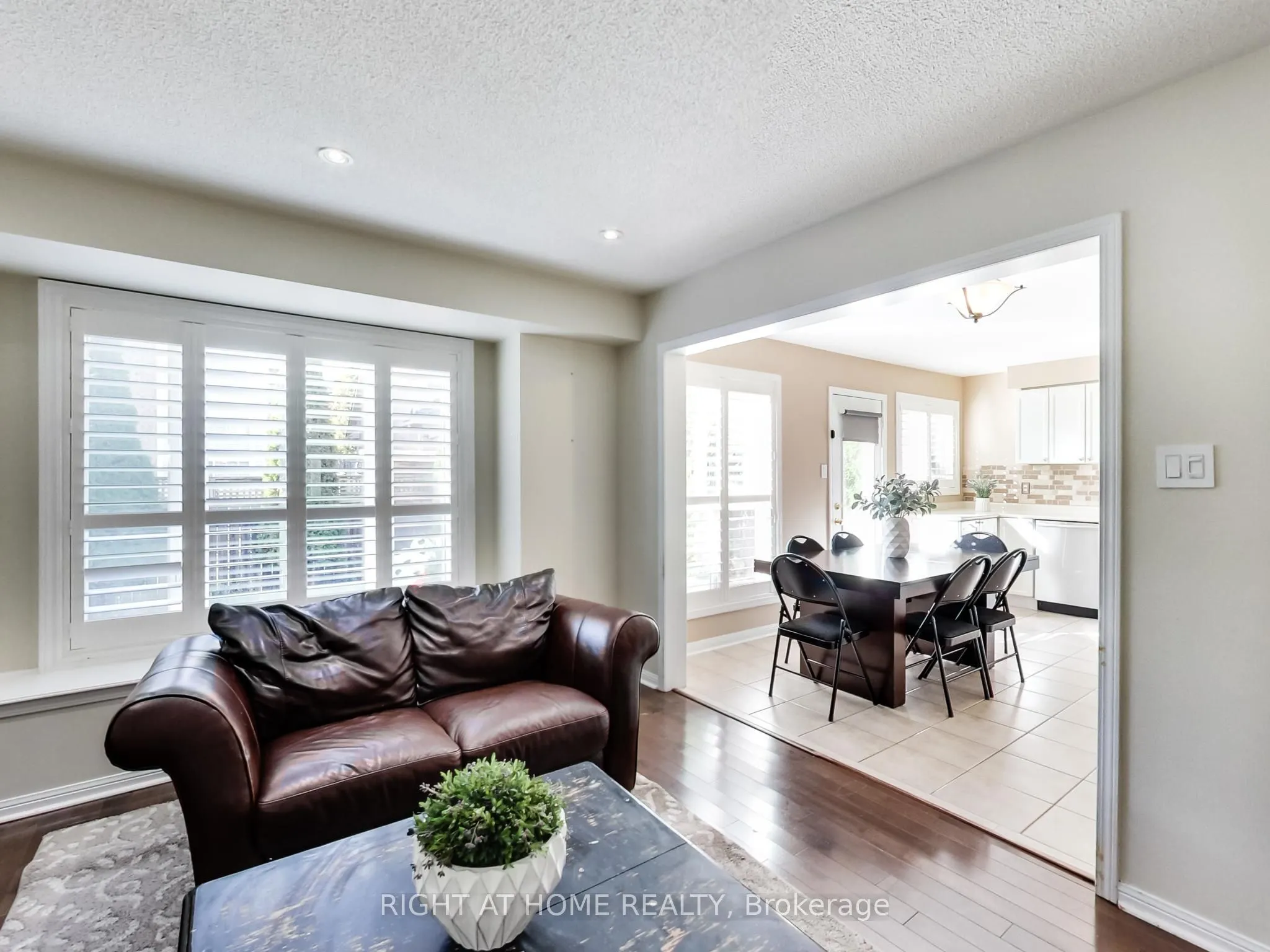 2527 Nettlecreek Crescent