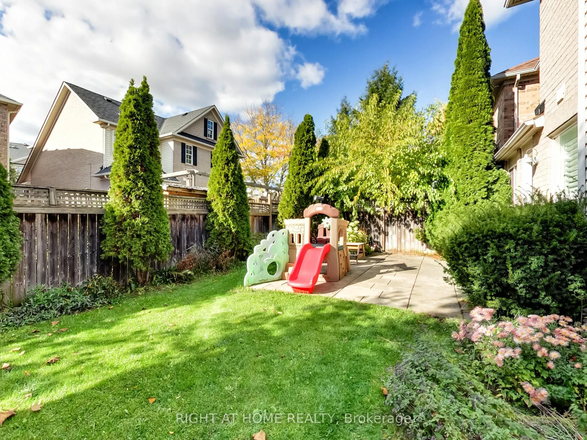 2527 Nettlecreek Crescent