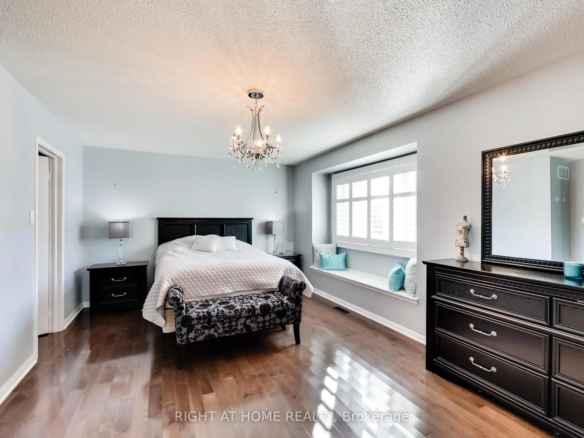 2527 Nettlecreek Crescent
