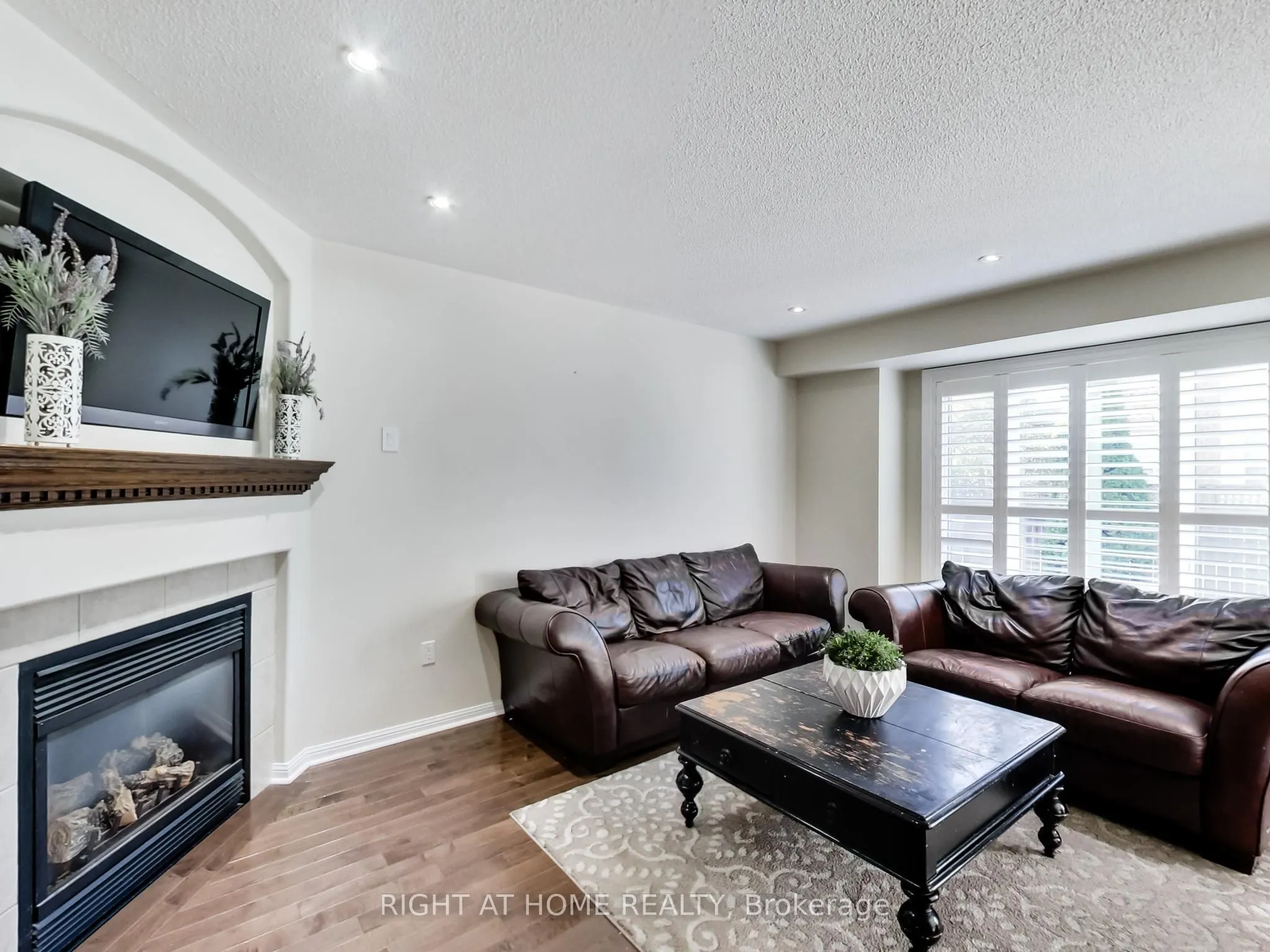 2527 Nettlecreek Crescent