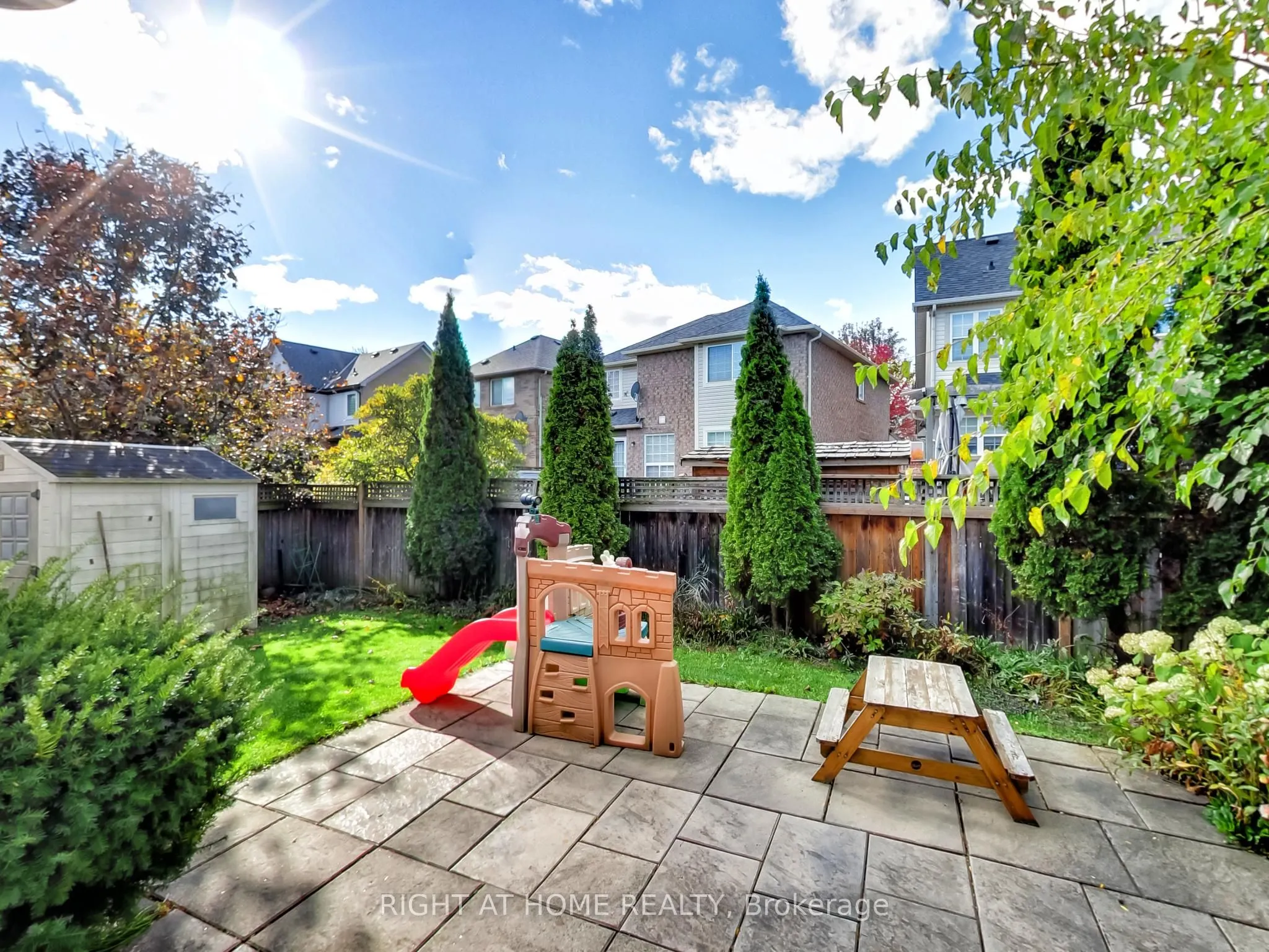 2527 Nettlecreek Crescent