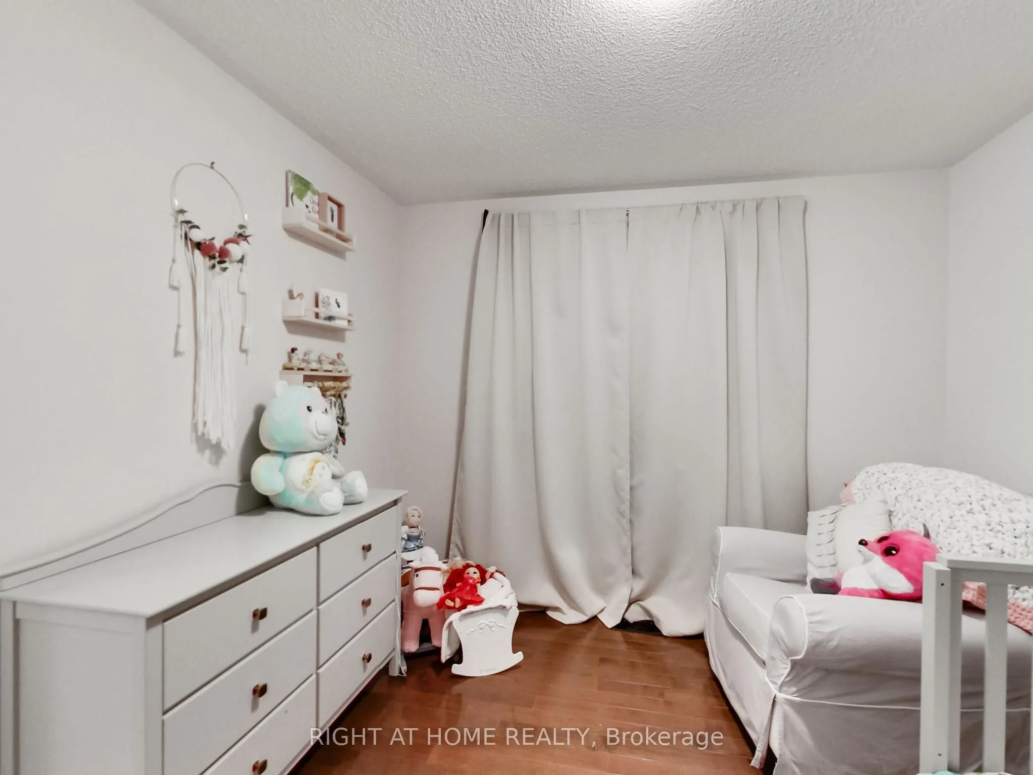 2527 Nettlecreek Crescent