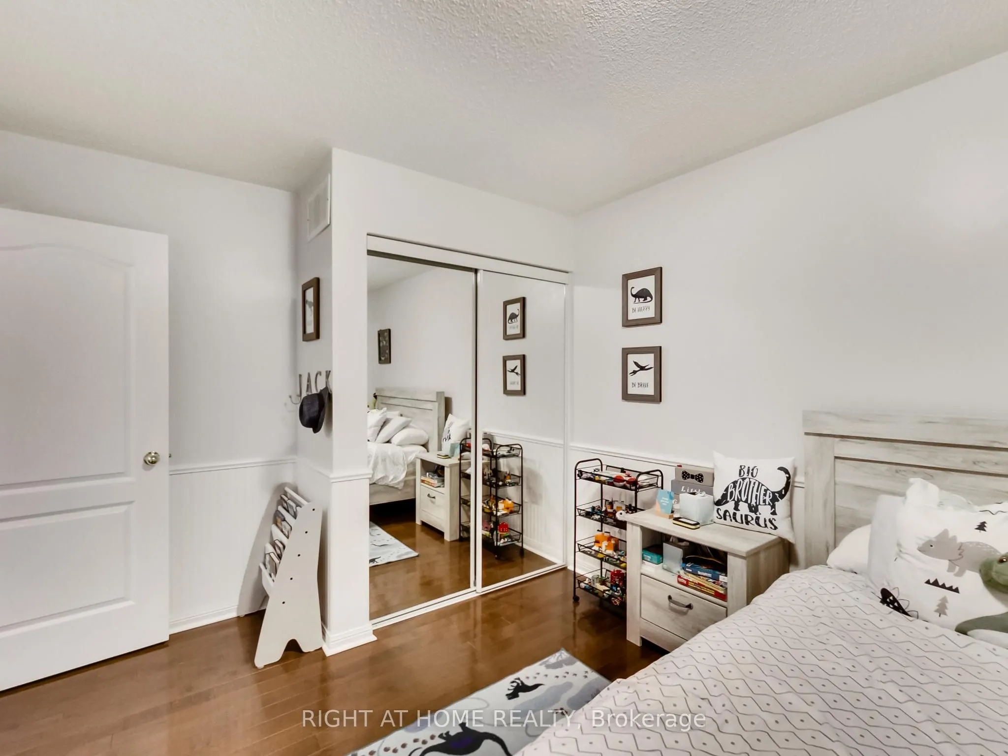2527 Nettlecreek Crescent