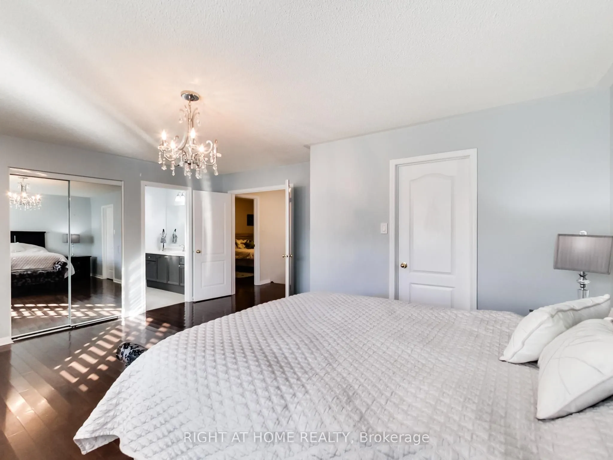 2527 Nettlecreek Crescent